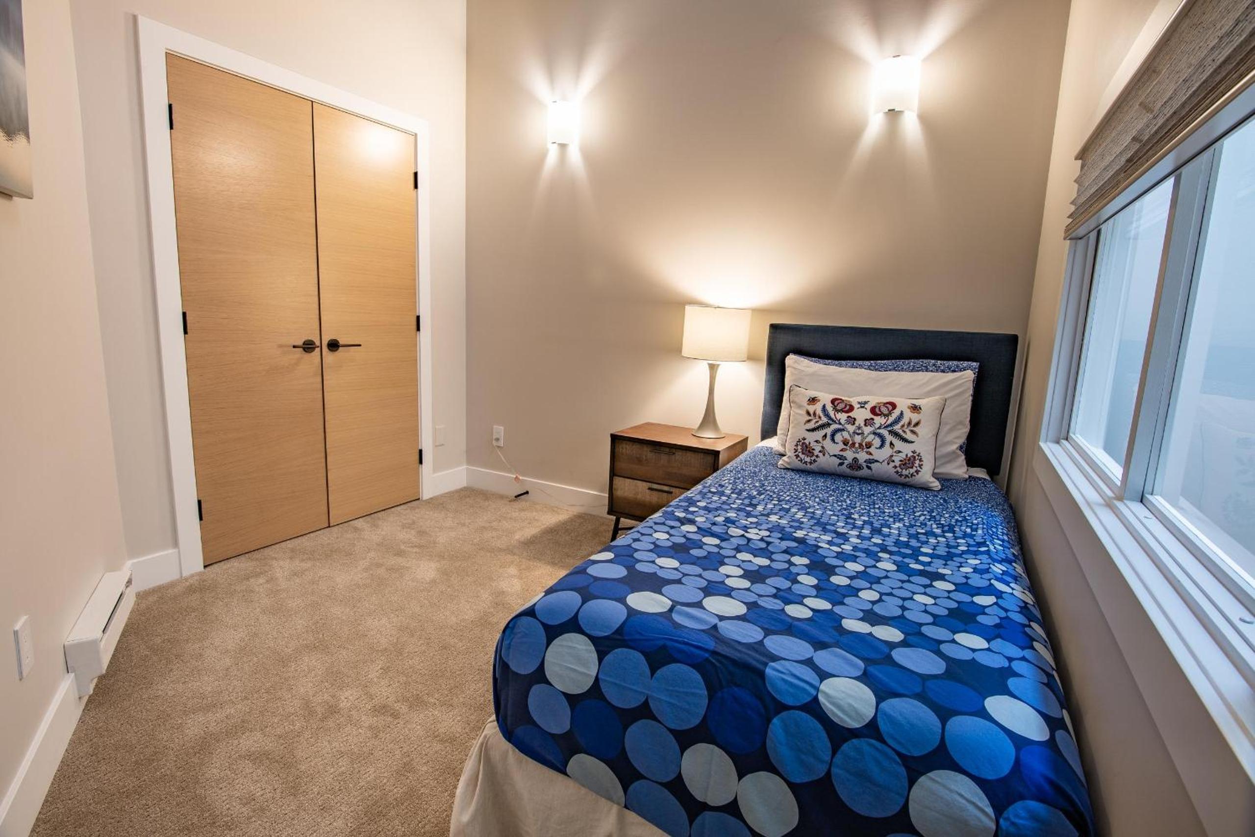 Pinnacle Ridge 36 - Ski In Ski Out, Newly Renovated, Private Hot Tub, Wood Fireplace