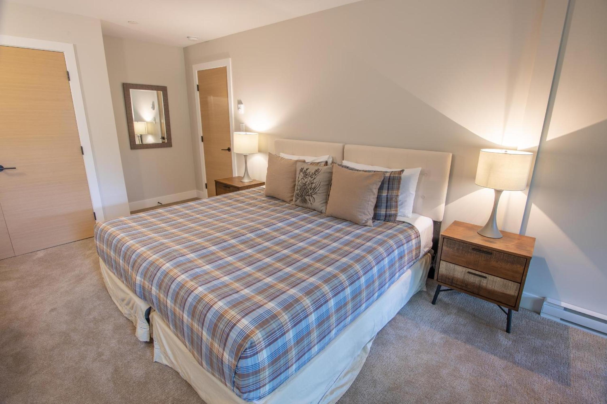 Pinnacle Ridge 36 - Ski In Ski Out, Newly Renovated, Private Hot Tub, Wood Fireplace