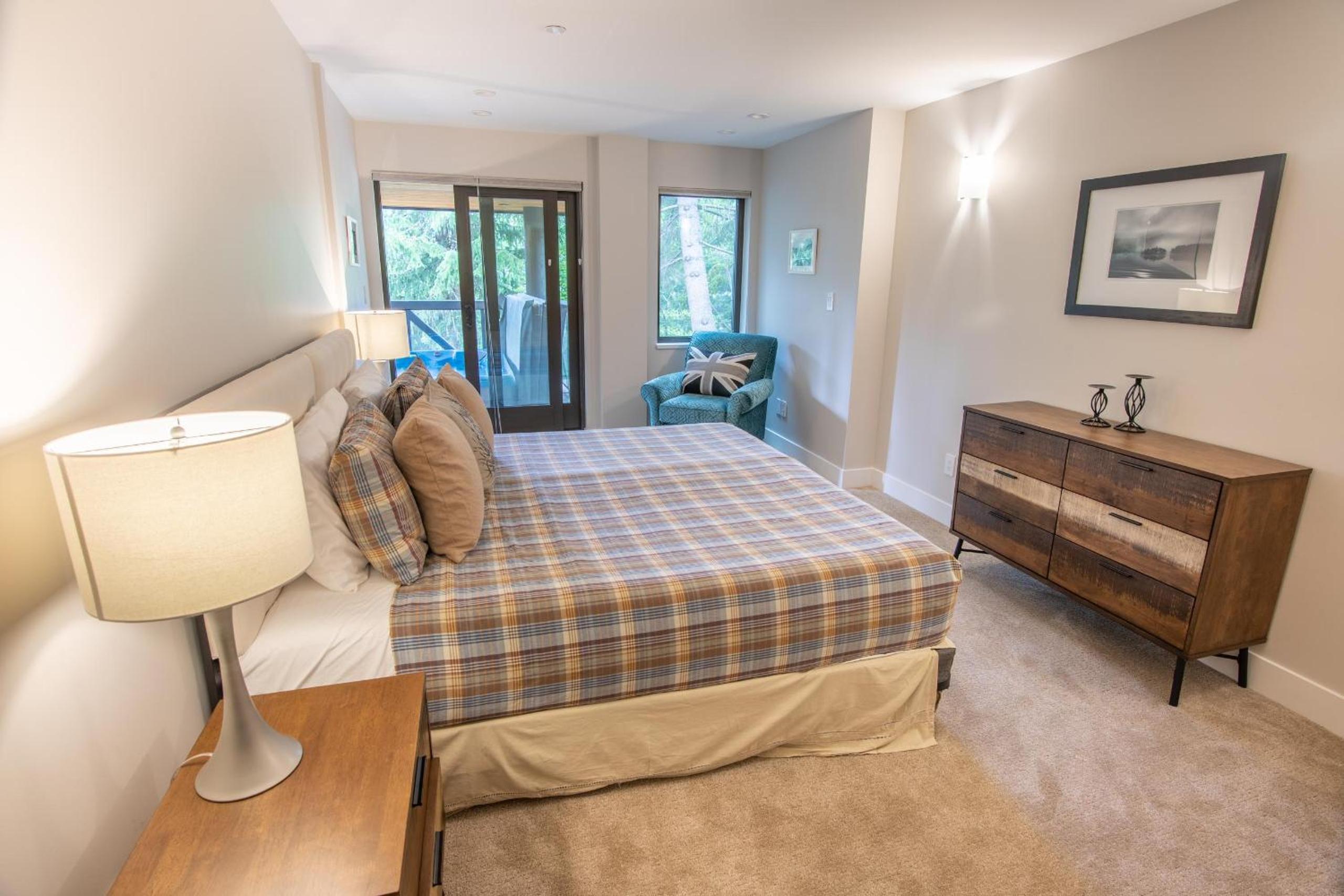 Pinnacle Ridge 36 - Ski In Ski Out, Newly Renovated, Private Hot Tub, Wood Fireplace