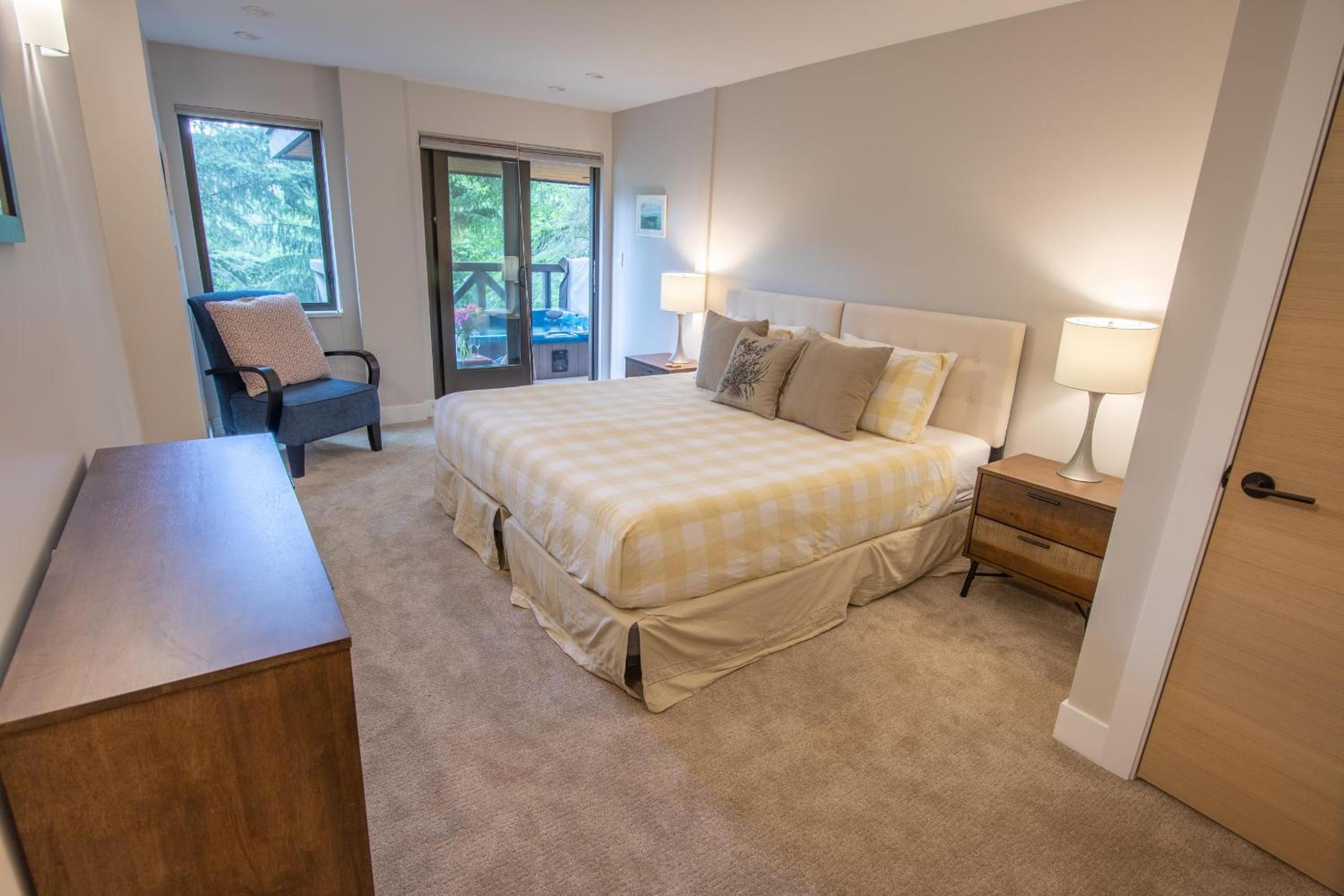 Pinnacle Ridge 36 - Ski In Ski Out, Newly Renovated, Private Hot Tub, Wood Fireplace