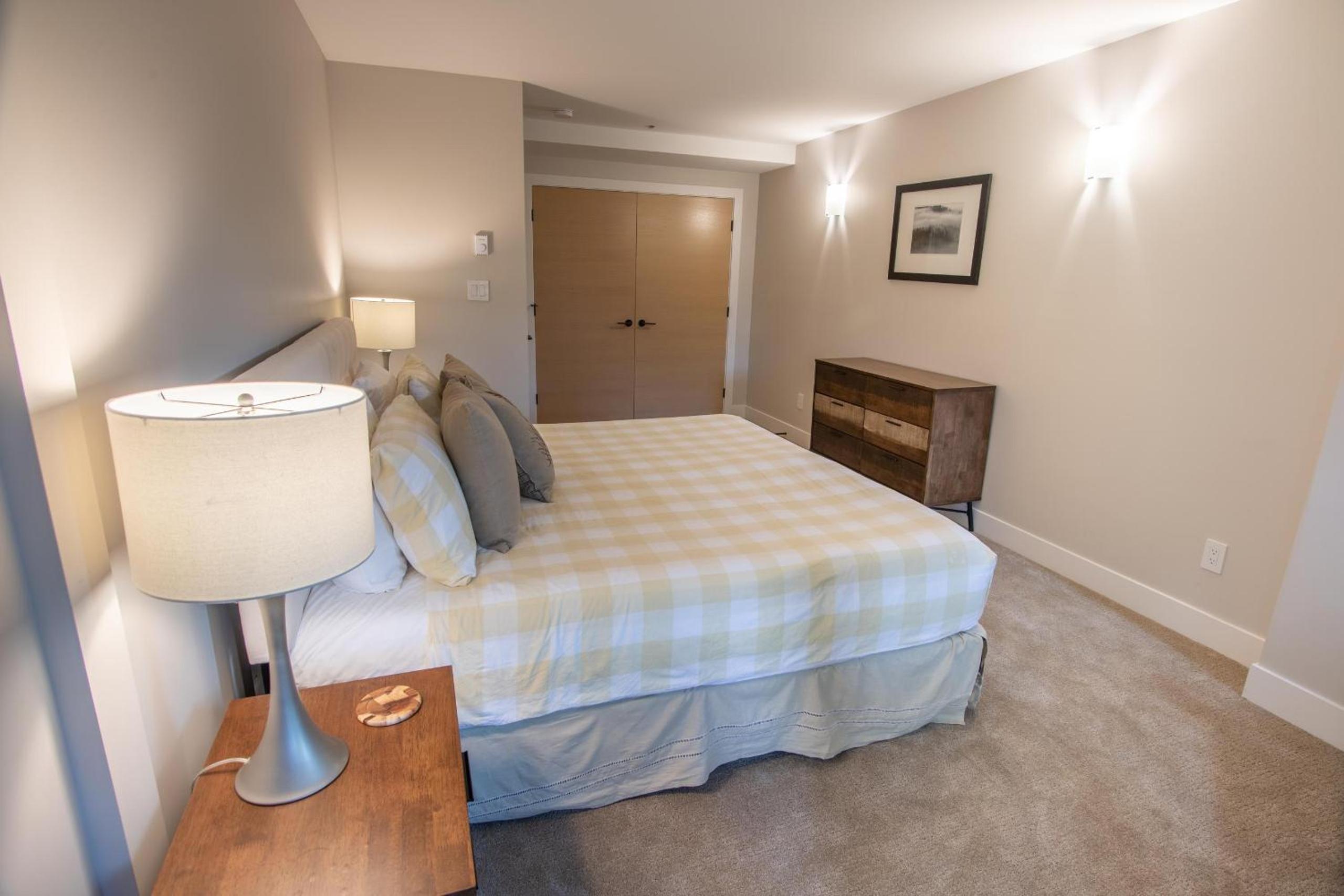 Pinnacle Ridge 36 - Ski In Ski Out, Newly Renovated, Private Hot Tub, Wood Fireplace