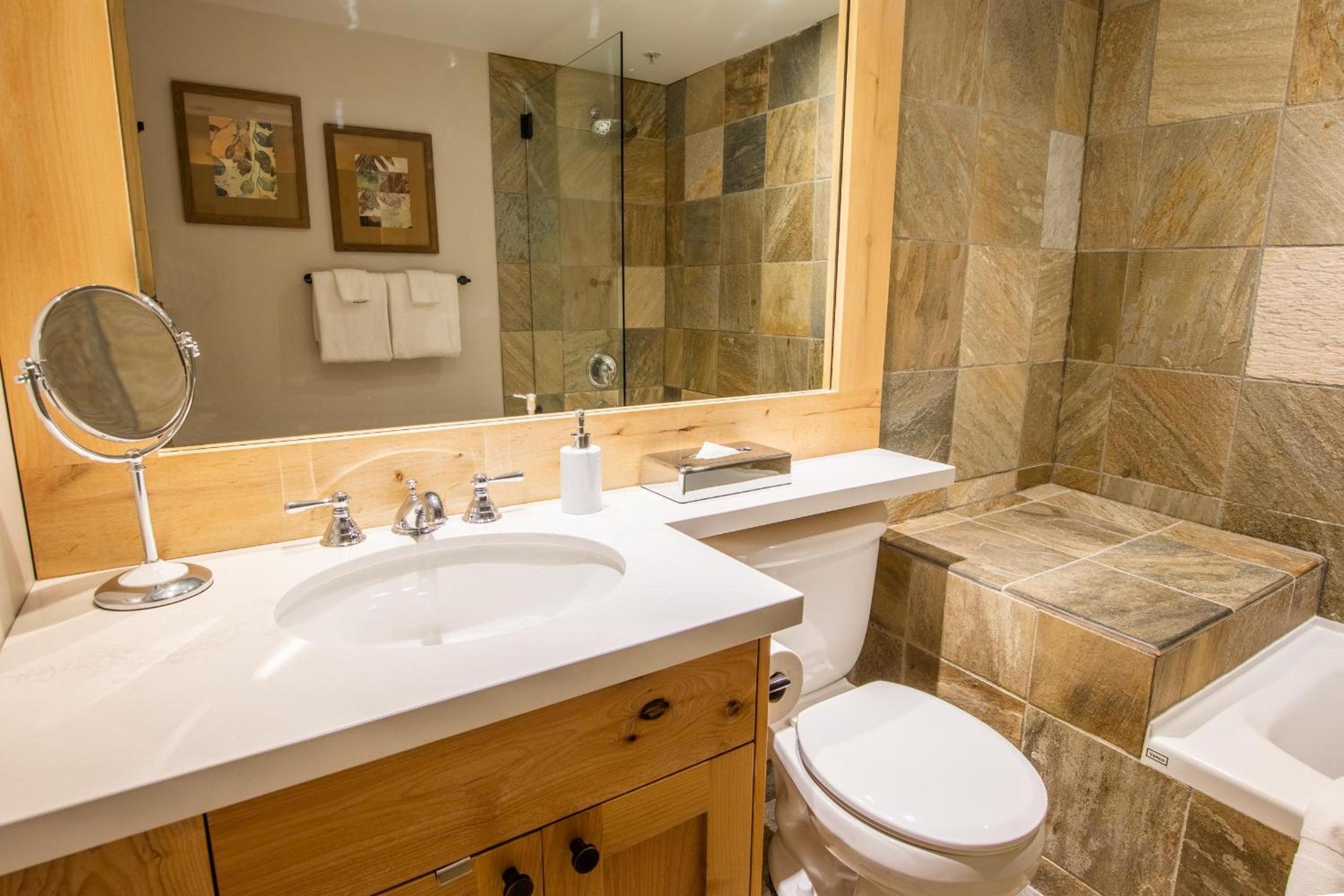 Pinnacle Ridge 36 - Ski In Ski Out, Newly Renovated, Private Hot Tub, Wood Fireplace
