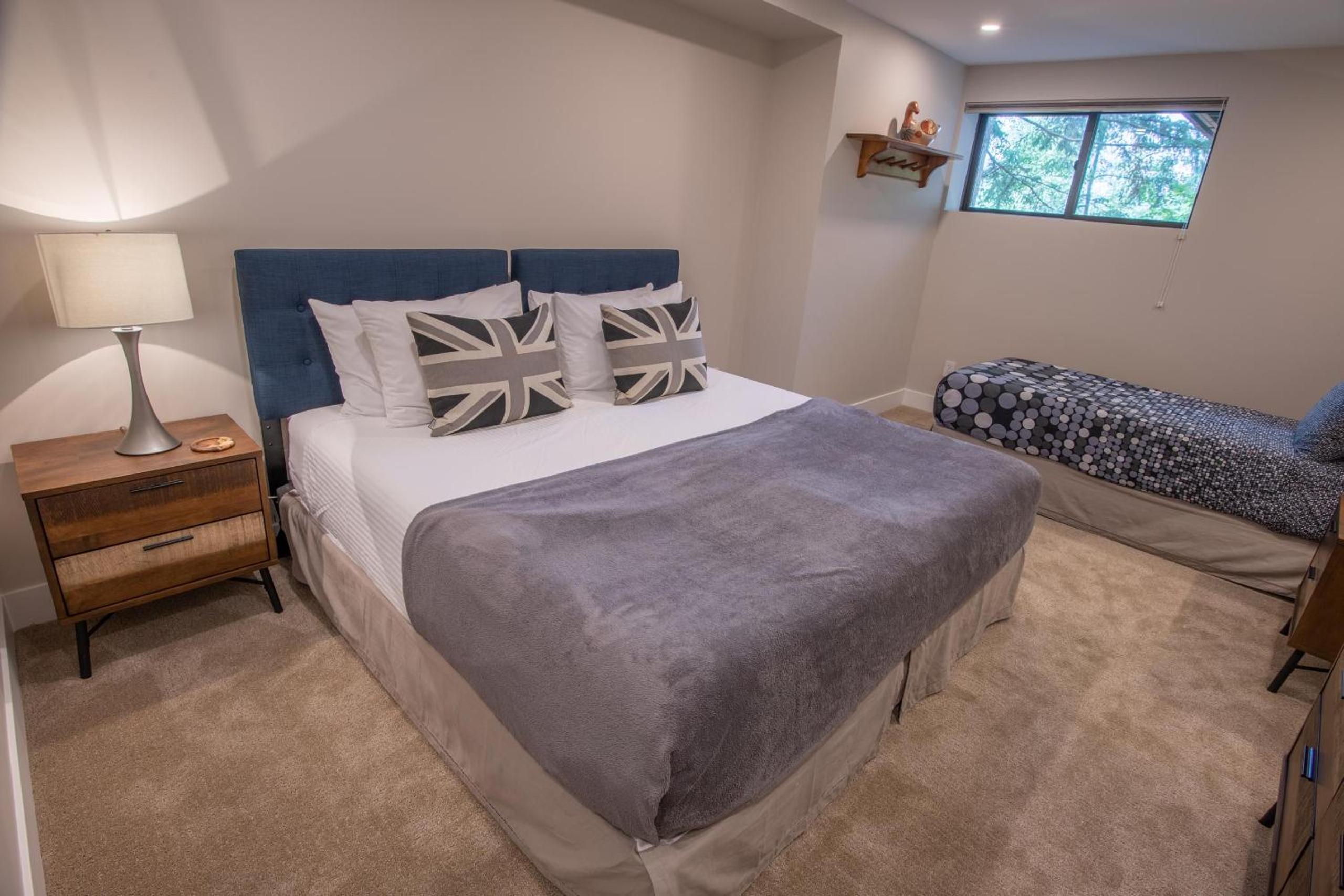 Pinnacle Ridge 36 - Ski In Ski Out, Newly Renovated, Private Hot Tub, Wood Fireplace