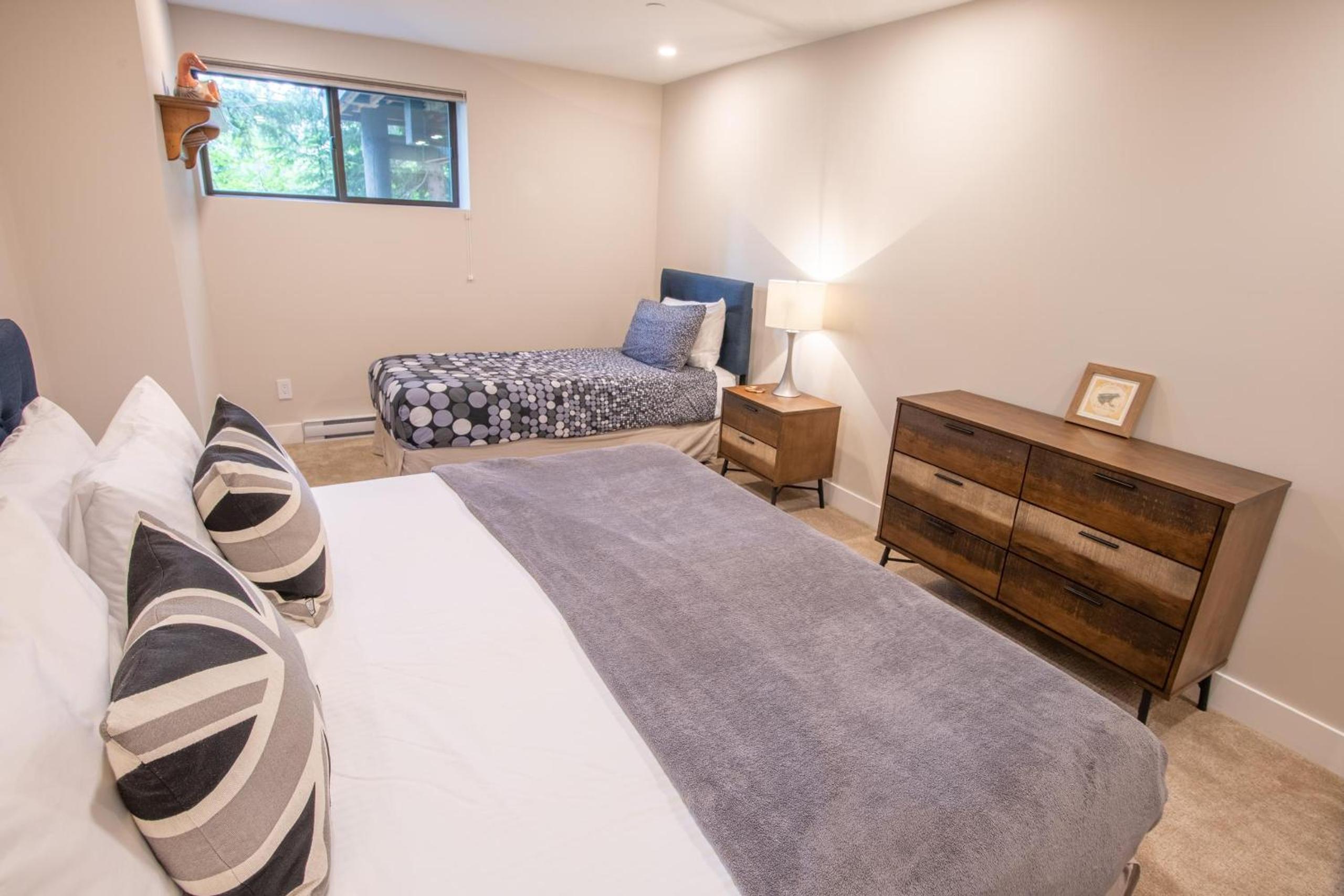 Pinnacle Ridge 36 - Ski In Ski Out, Newly Renovated, Private Hot Tub, Wood Fireplace