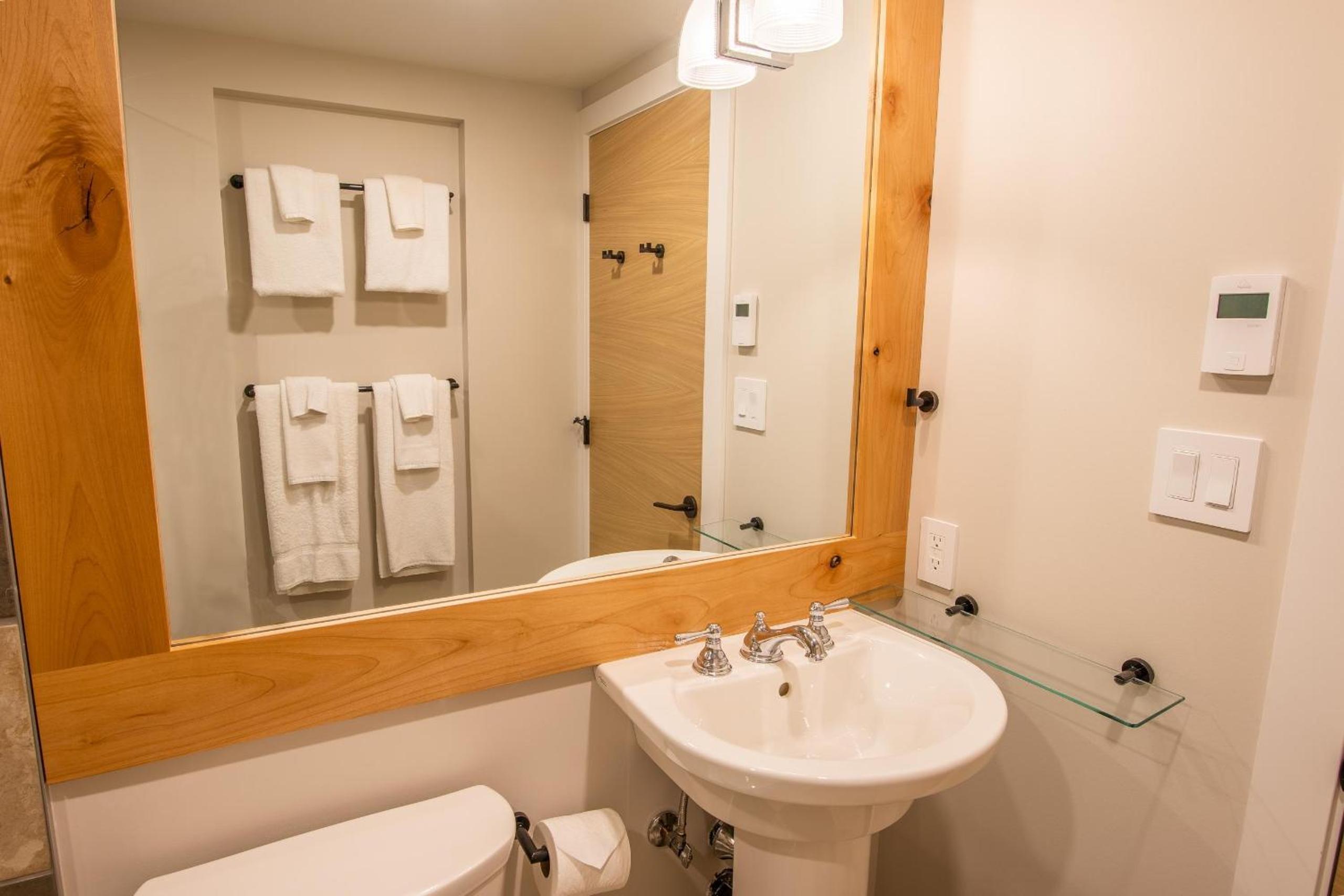 Pinnacle Ridge 36 - Ski In Ski Out, Newly Renovated, Private Hot Tub, Wood Fireplace