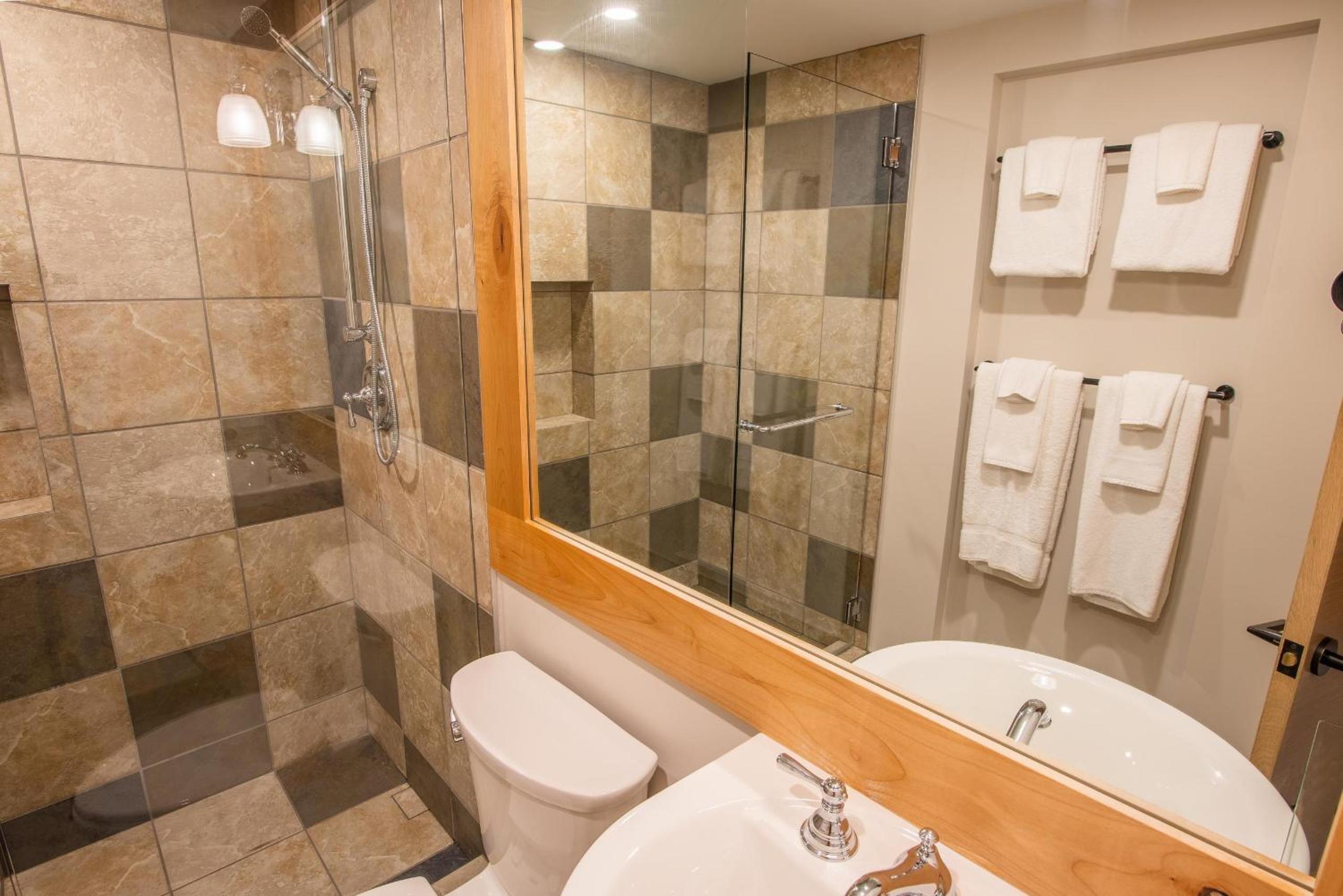 Pinnacle Ridge 36 - Ski In Ski Out, Newly Renovated, Private Hot Tub, Wood Fireplace
