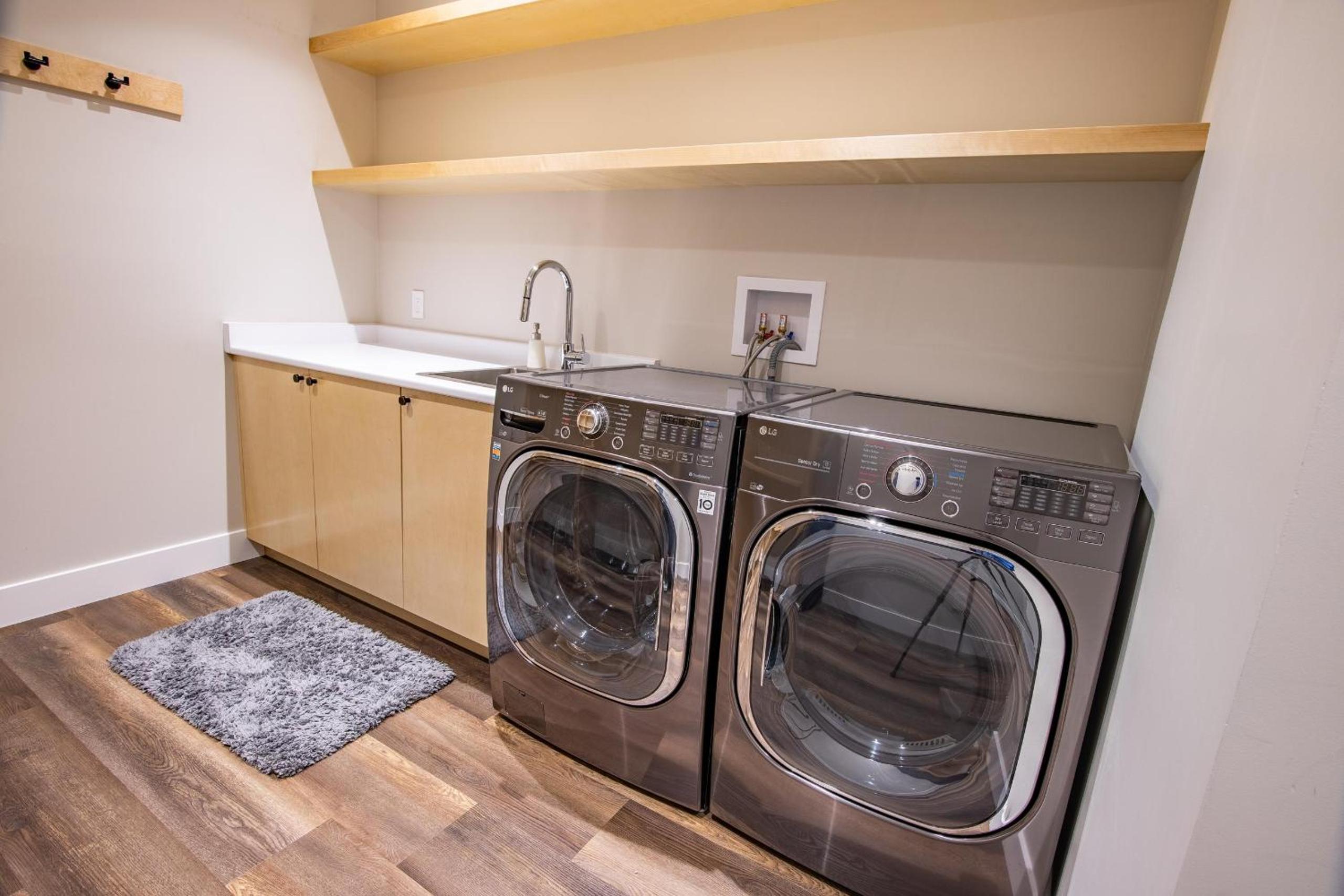 Pinnacle Ridge 36 - Ski In Ski Out, Newly Renovated, Private Hot Tub, Wood Fireplace