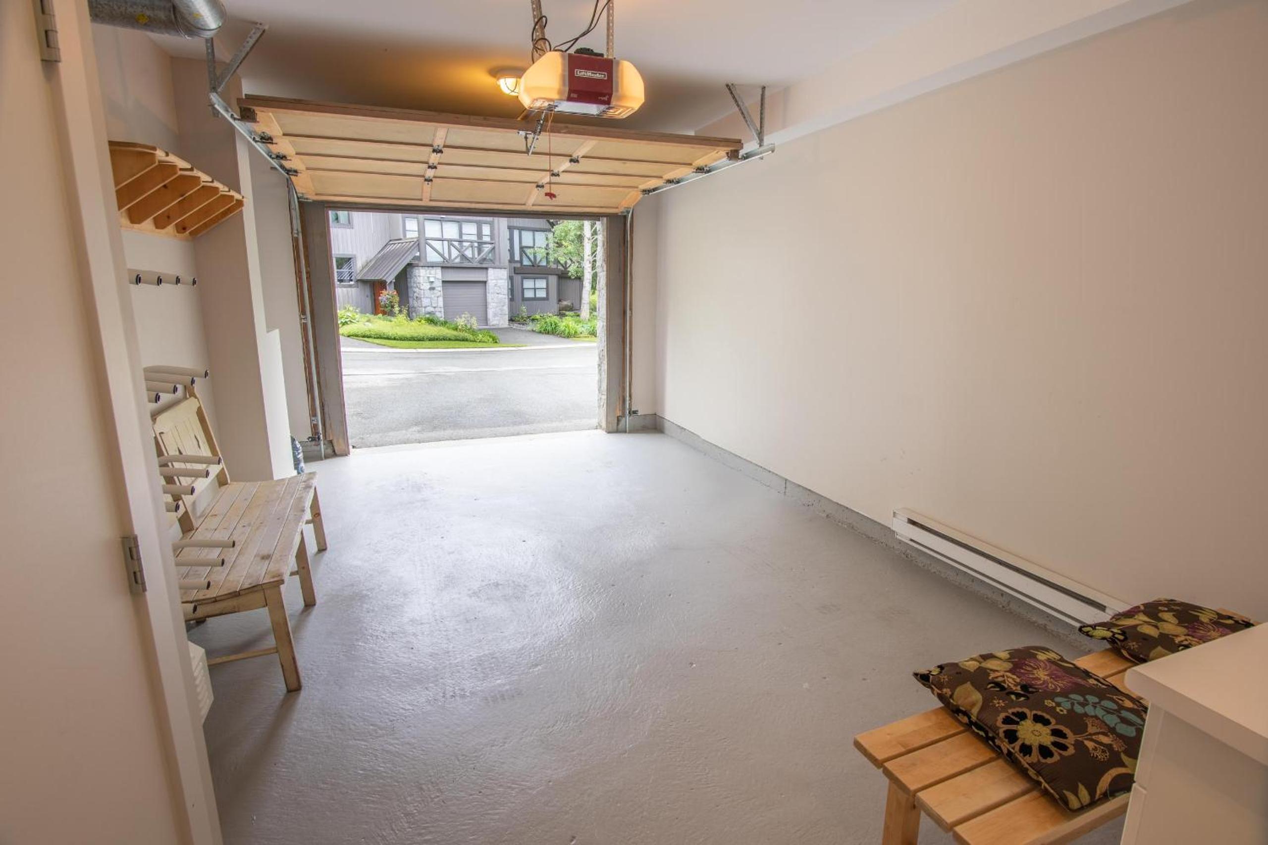 Pinnacle Ridge 36 - Ski In Ski Out, Newly Renovated, Private Hot Tub, Wood Fireplace