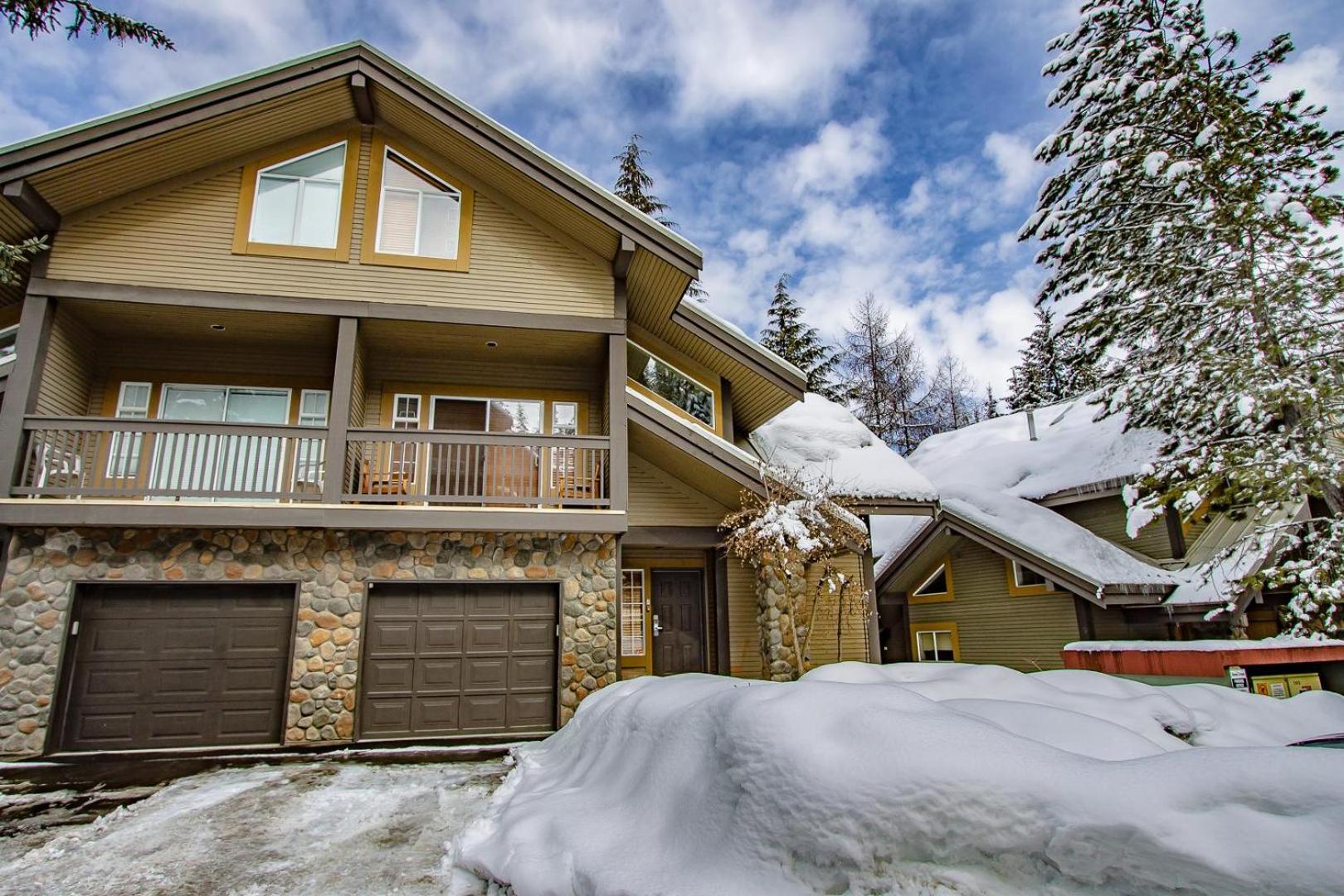Snowy Creek 04 - Ski In Ski Out, Private Hot Tub, Short Walk to Whistler Village