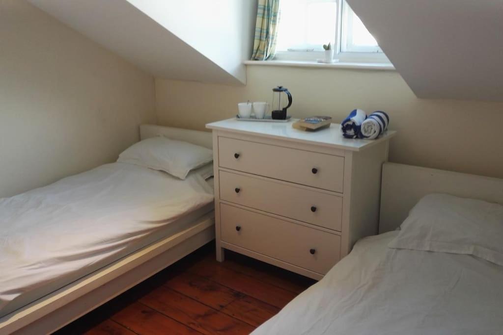 Seaside, Exmouth Centre - sleeps 6+ view 2