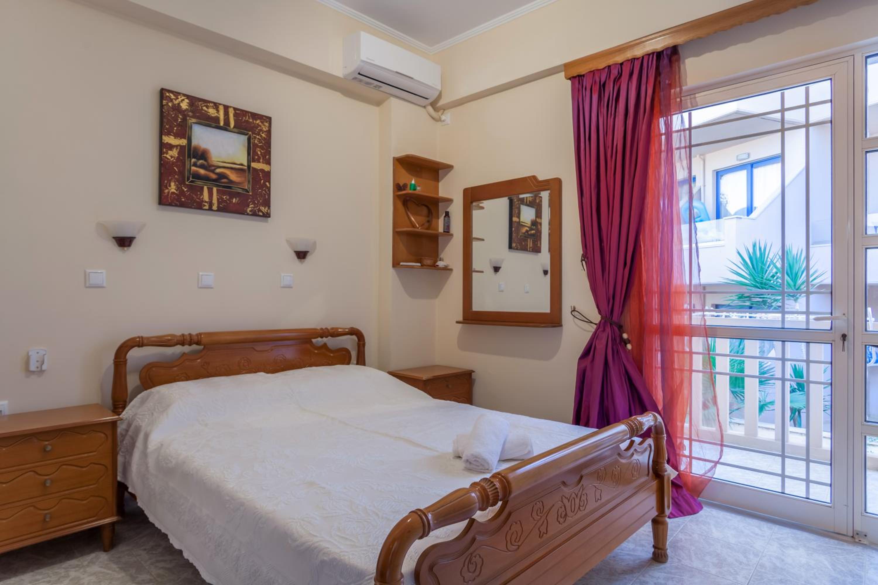 CHRISTINE SEASIDE APARTMENTS IN CHANIA view 5