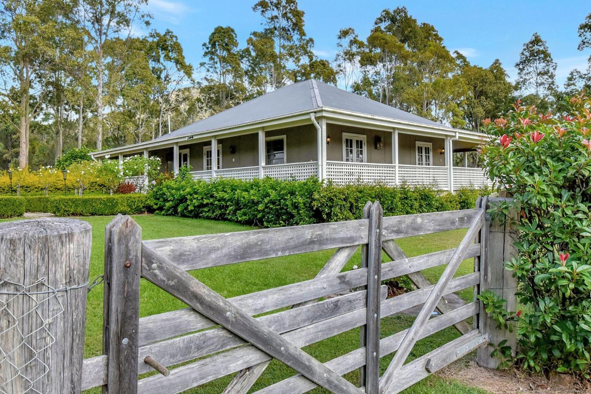 Brokenback Vineyard Cottage