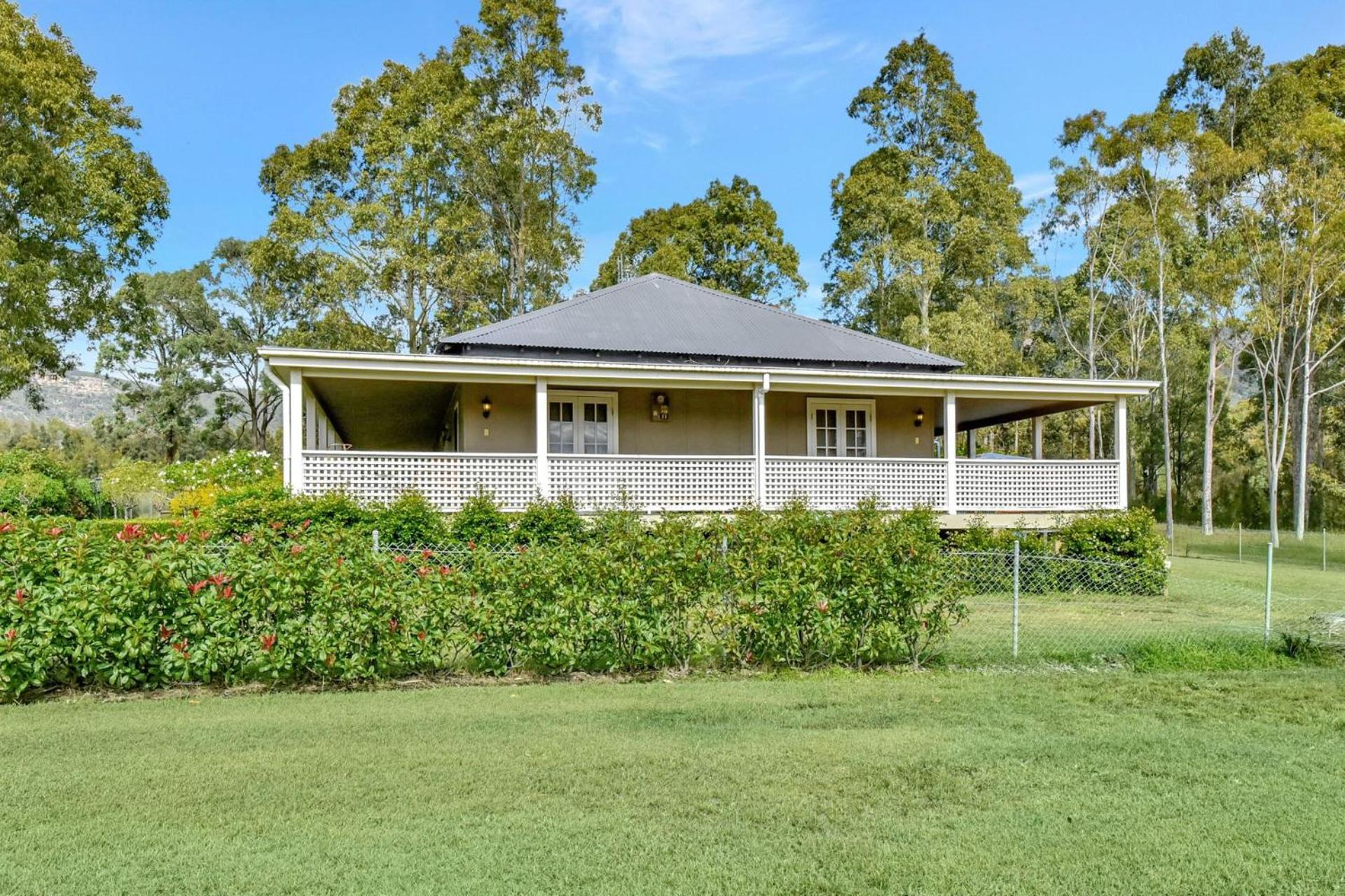Brokenback Vineyard Cottage