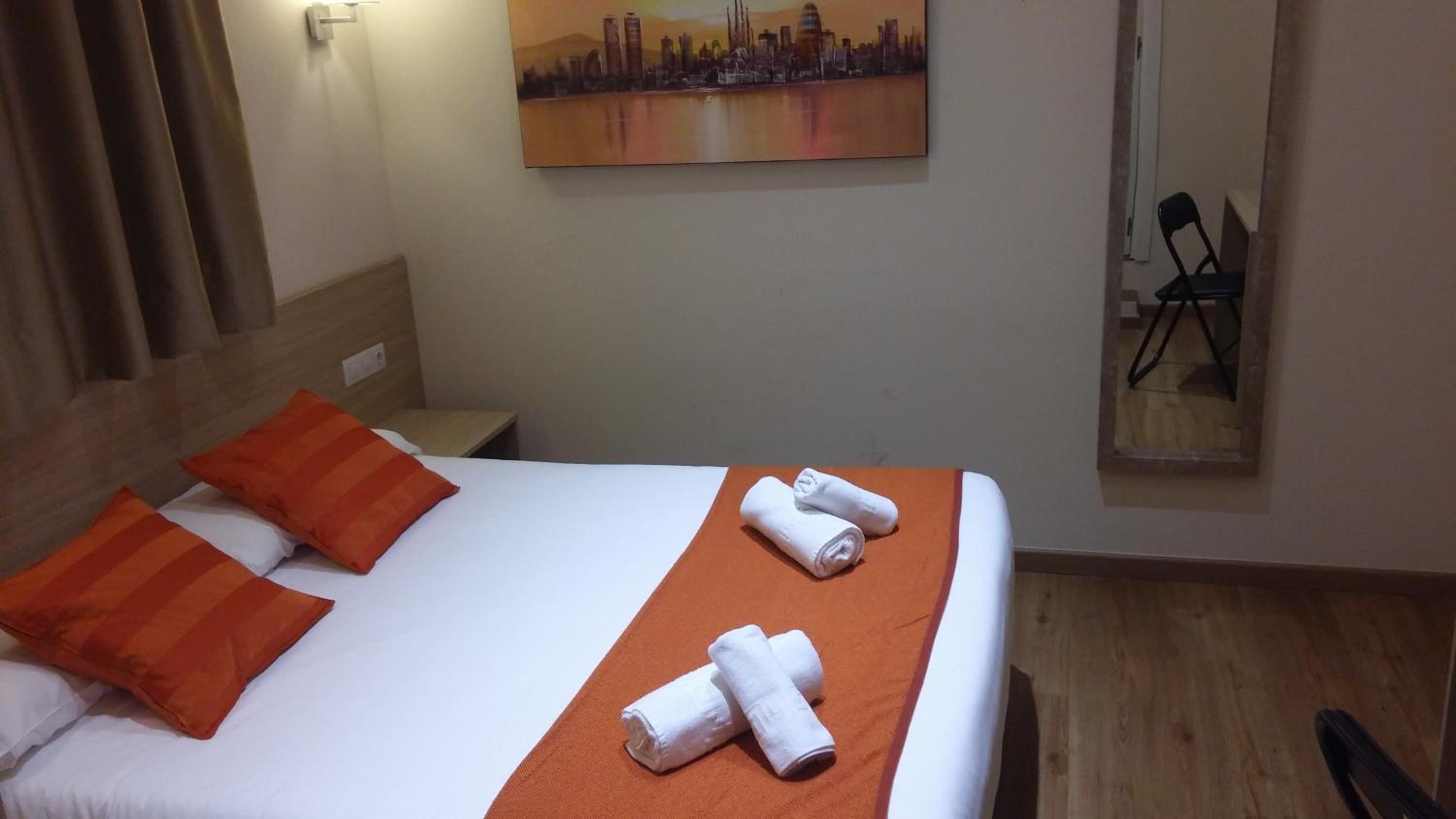 Hostal Barcelona Travel
