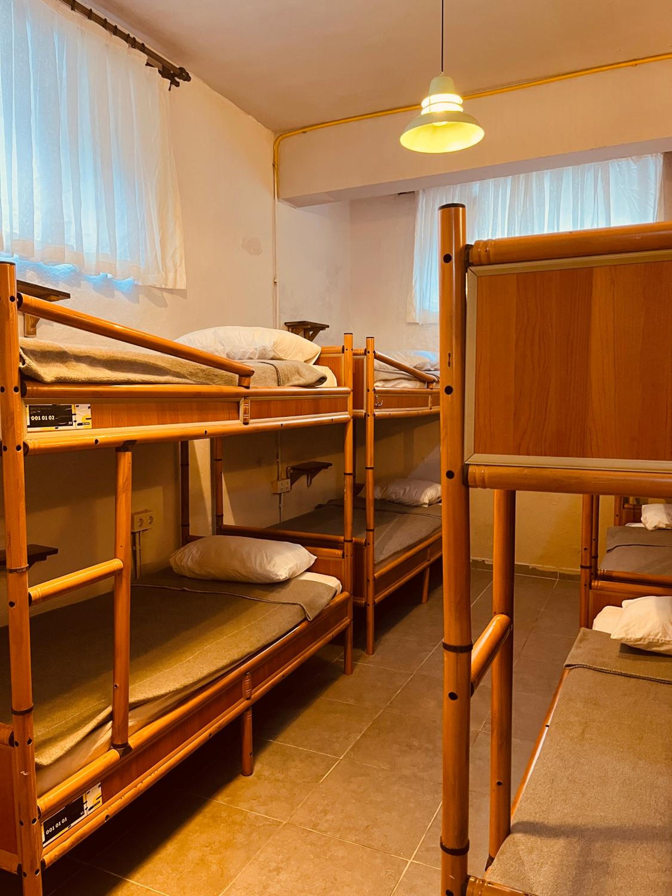 Berlin Hostel & Street