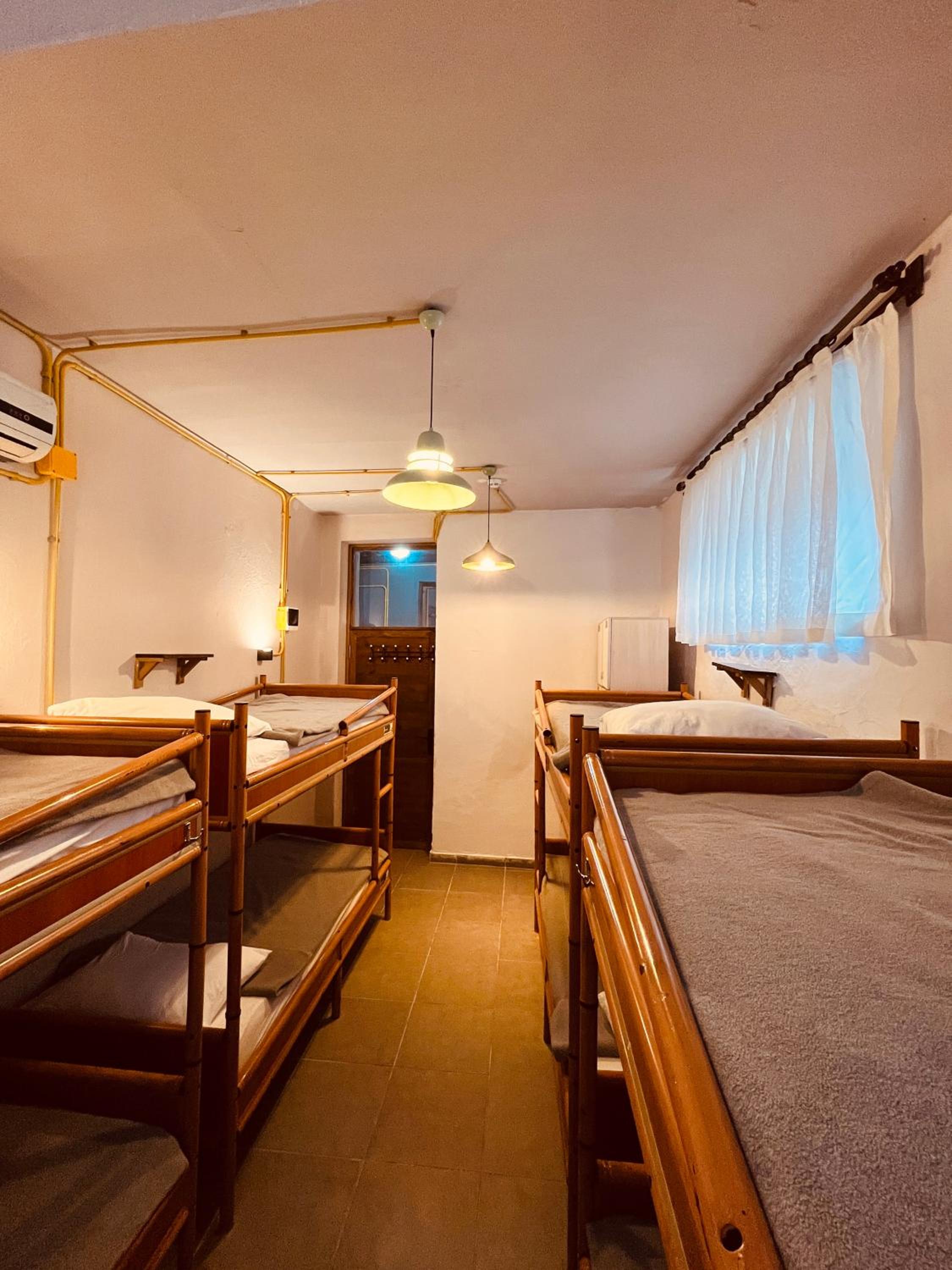 Berlin Hostel & Street