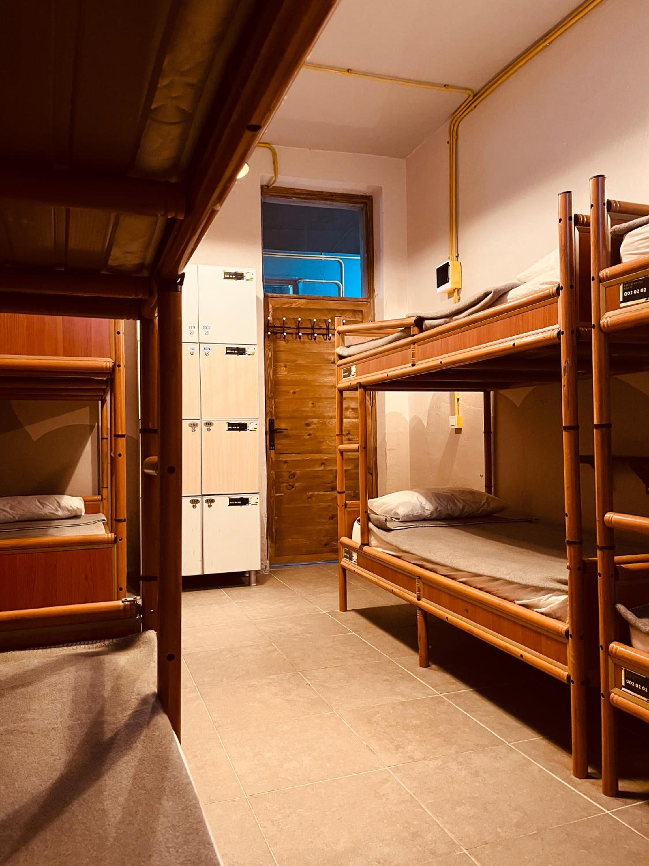 Berlin Hostel & Street