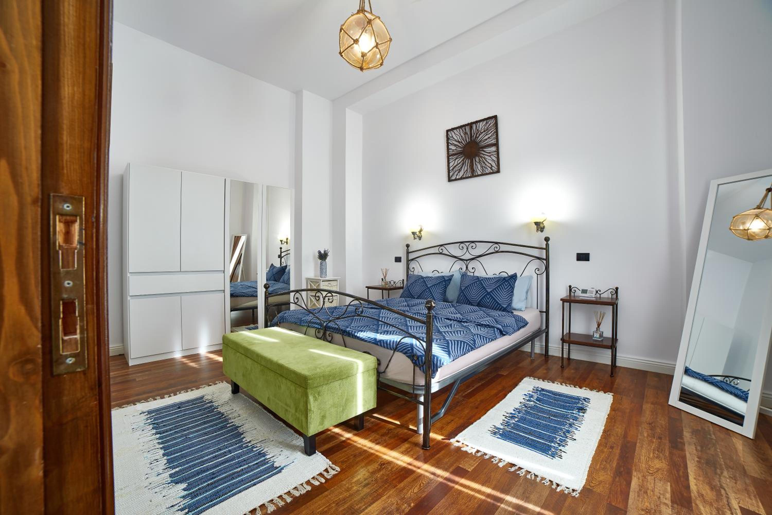 The Central Retreat - Premium Enjoyment