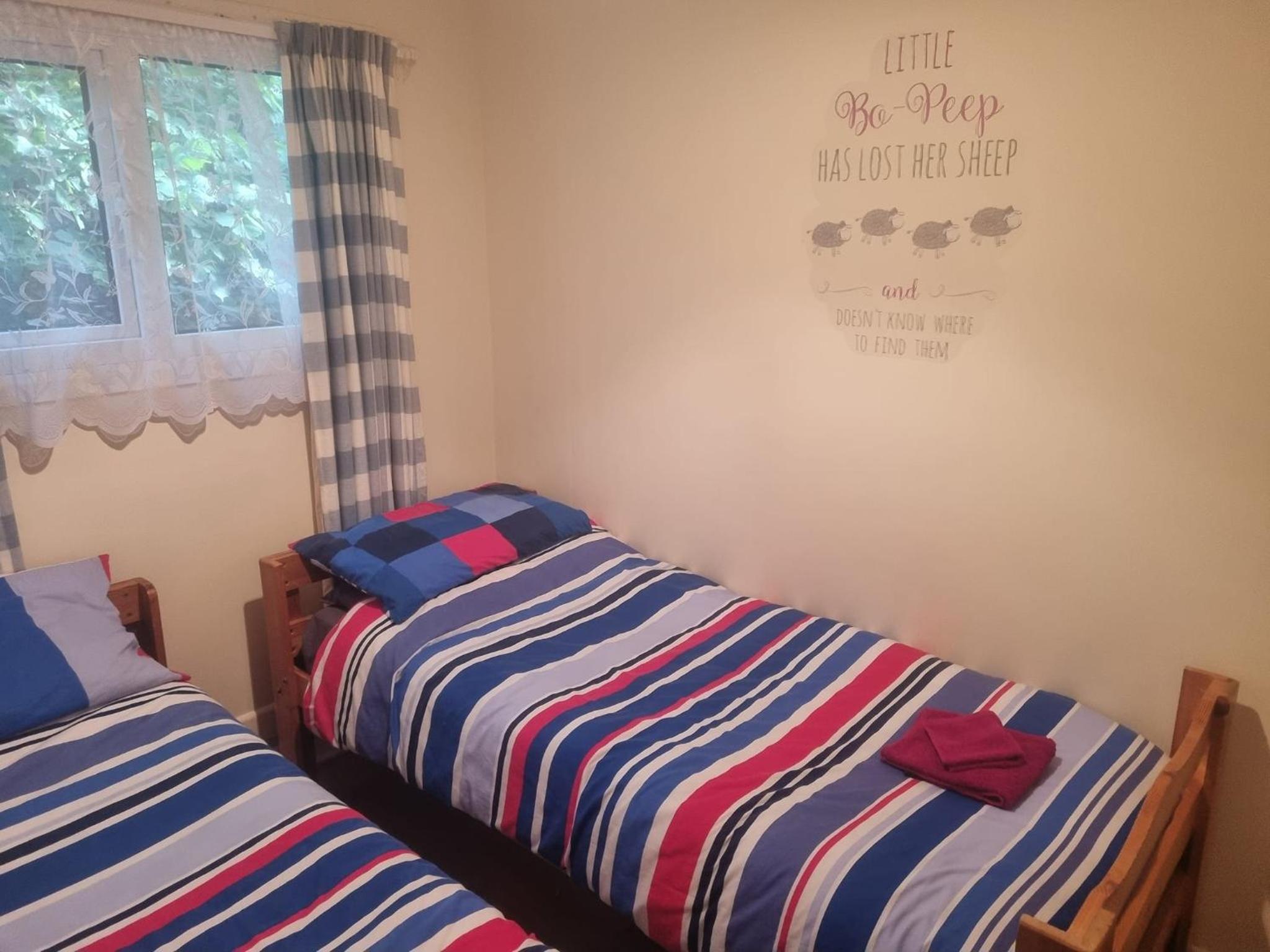 Villa Sleeps 4 with Free Parking view 3