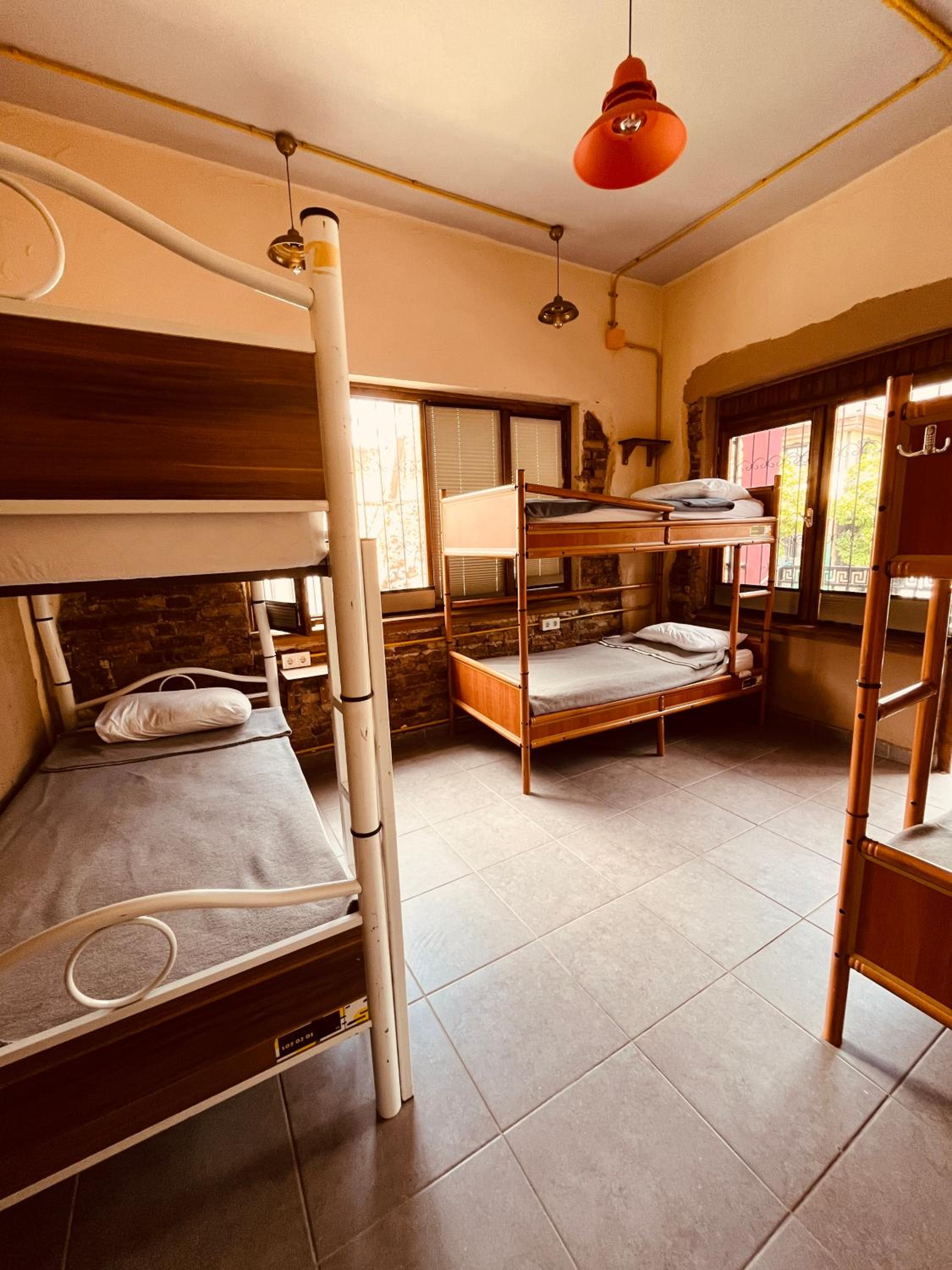 Berlin Hostel & Street