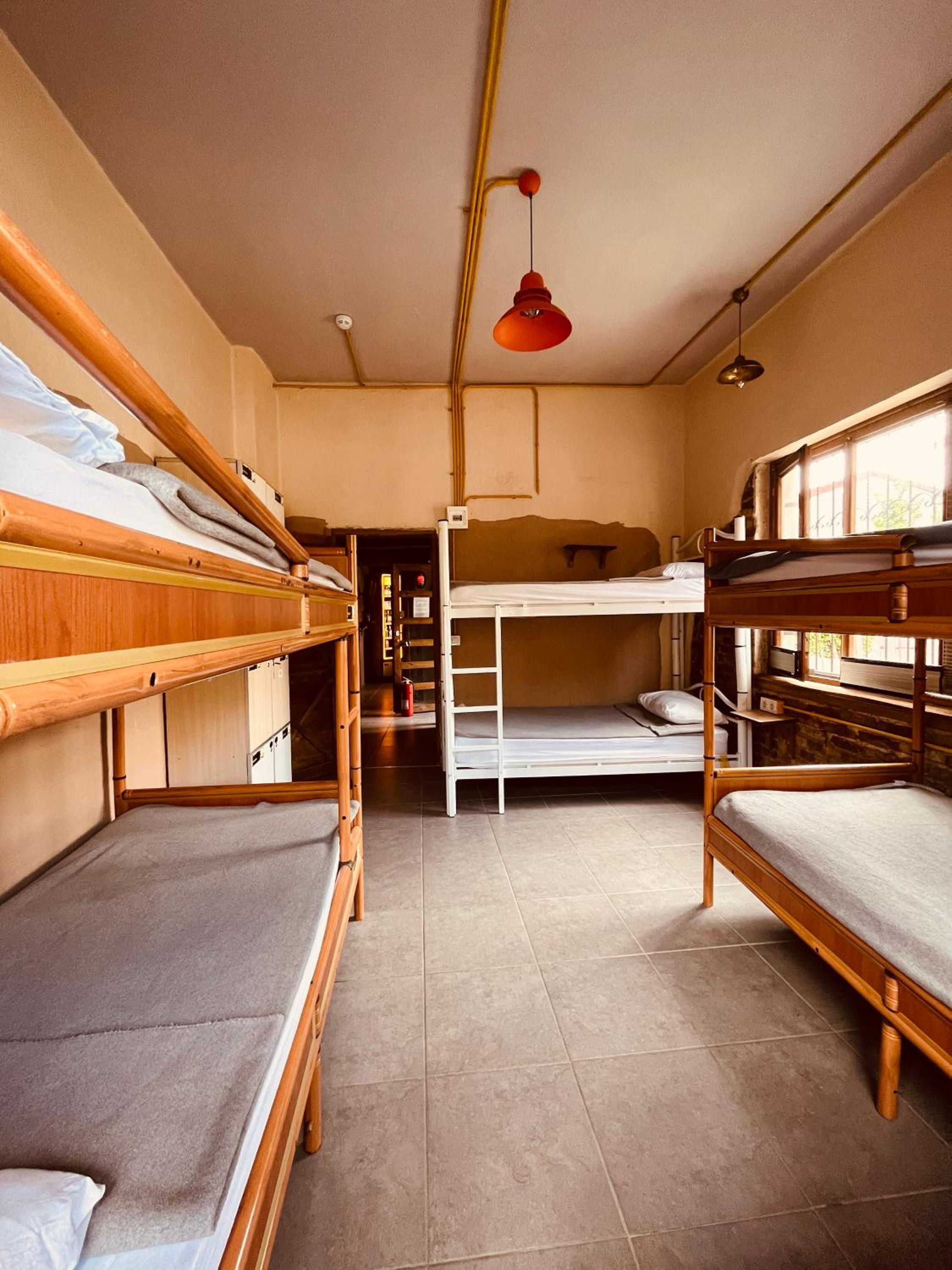 Berlin Hostel & Street