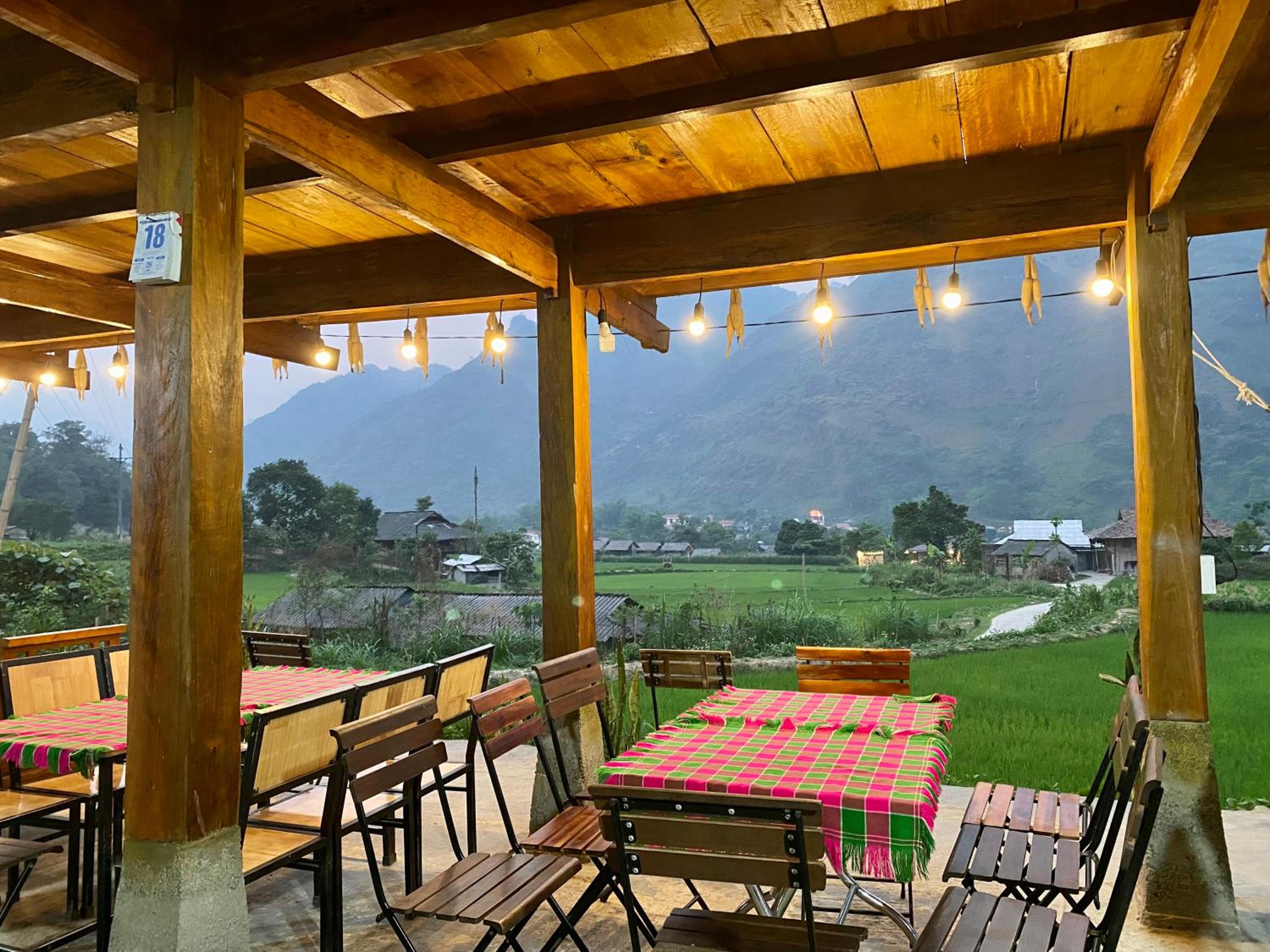 Du Gia Field View Homestay