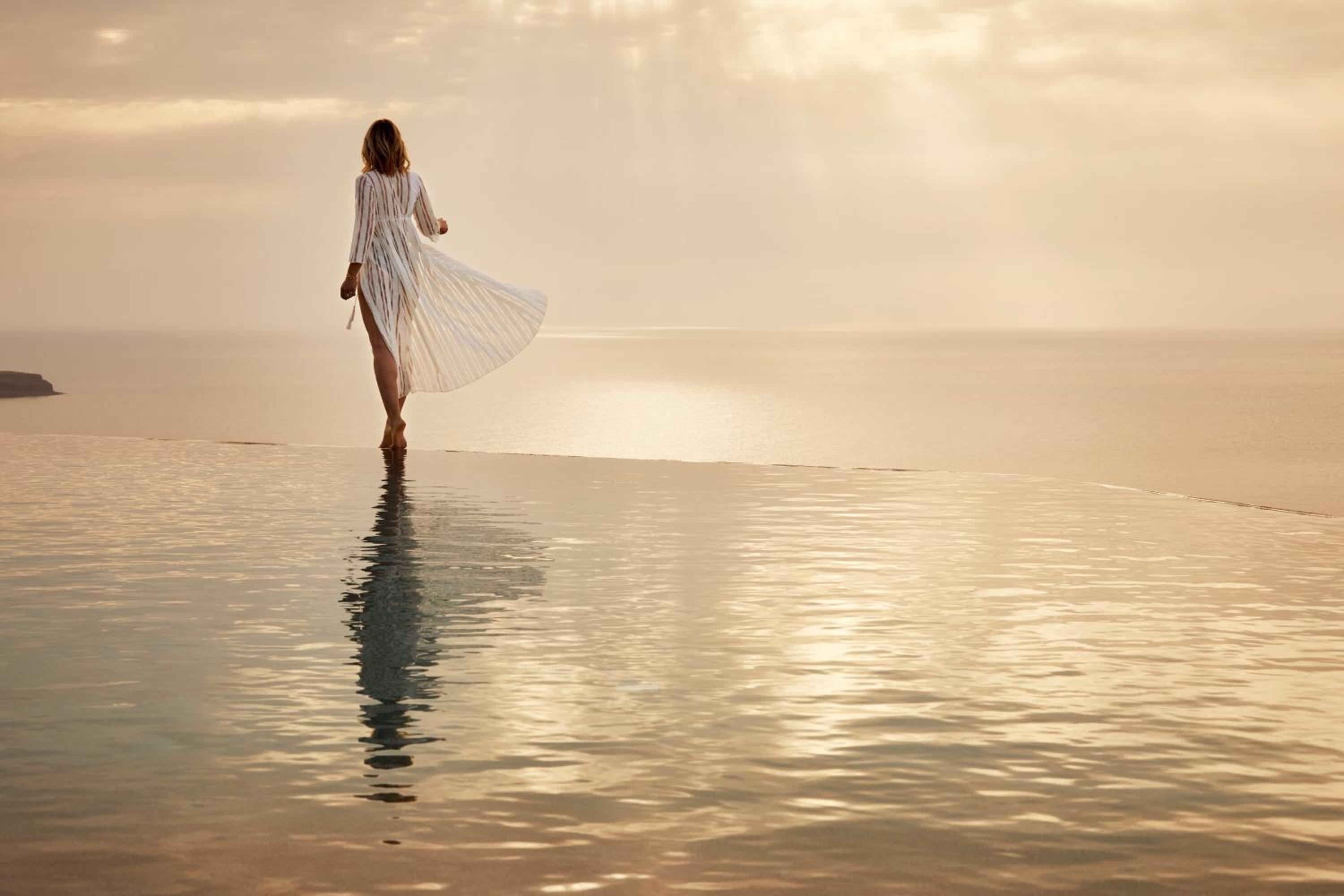 Santo Pure Oia Suites & Villas 18