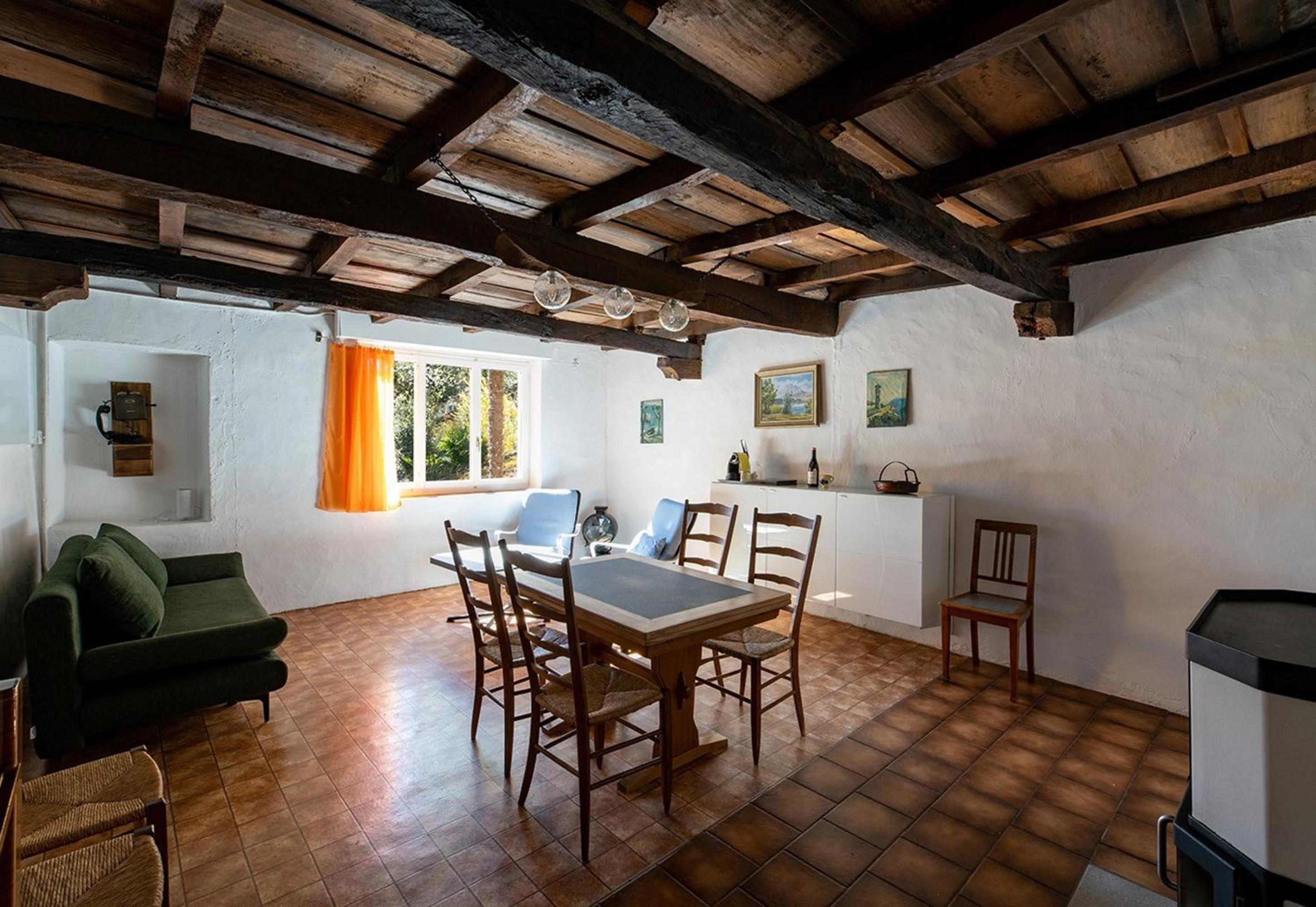 Historical Caslano Apartments - Happy Rentals