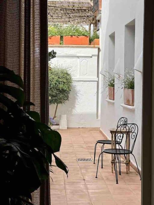Didi House - Charming in Downtown Mahon photo 3