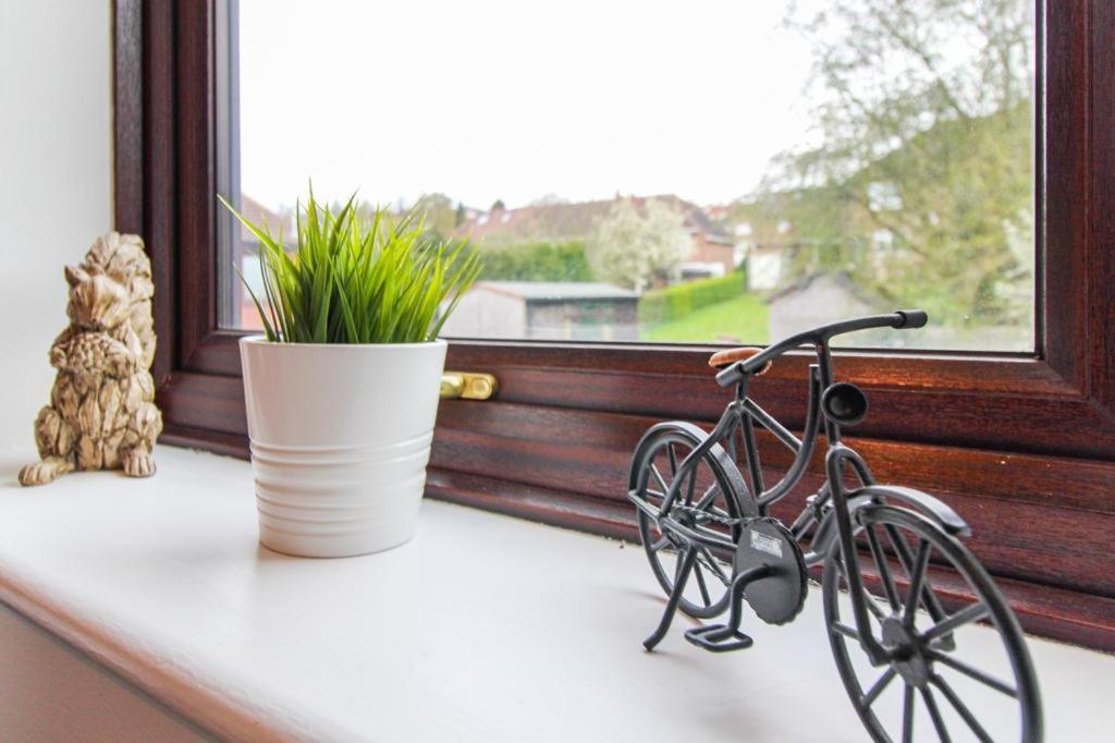 Comfortable 2 Bedroom House with Free Parking