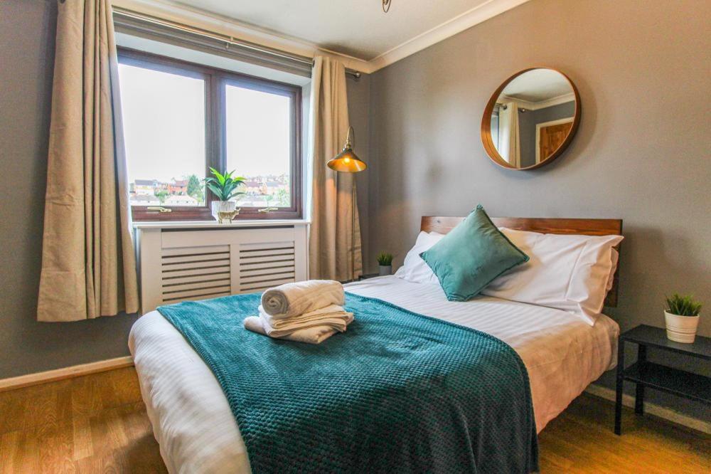 Comfortable 2 Bedroom House with Free Parking