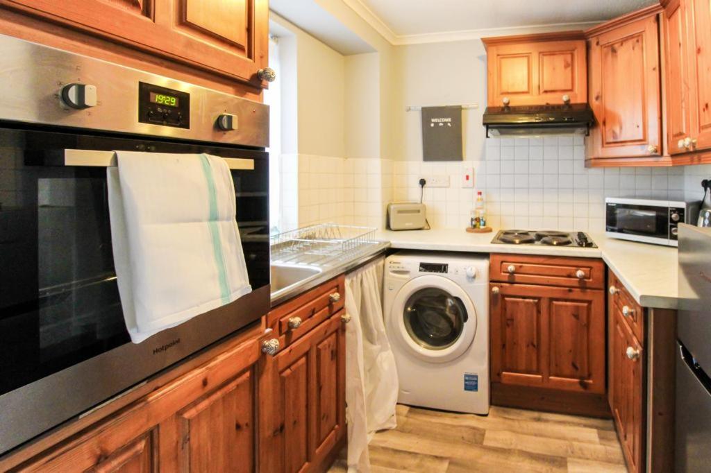 Comfortable 2 Bedroom House with Free Parking