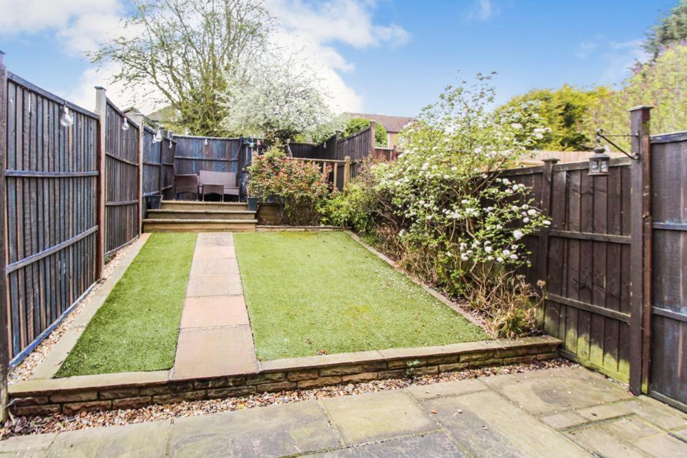 Comfortable 2 Bedroom House with Free Parking