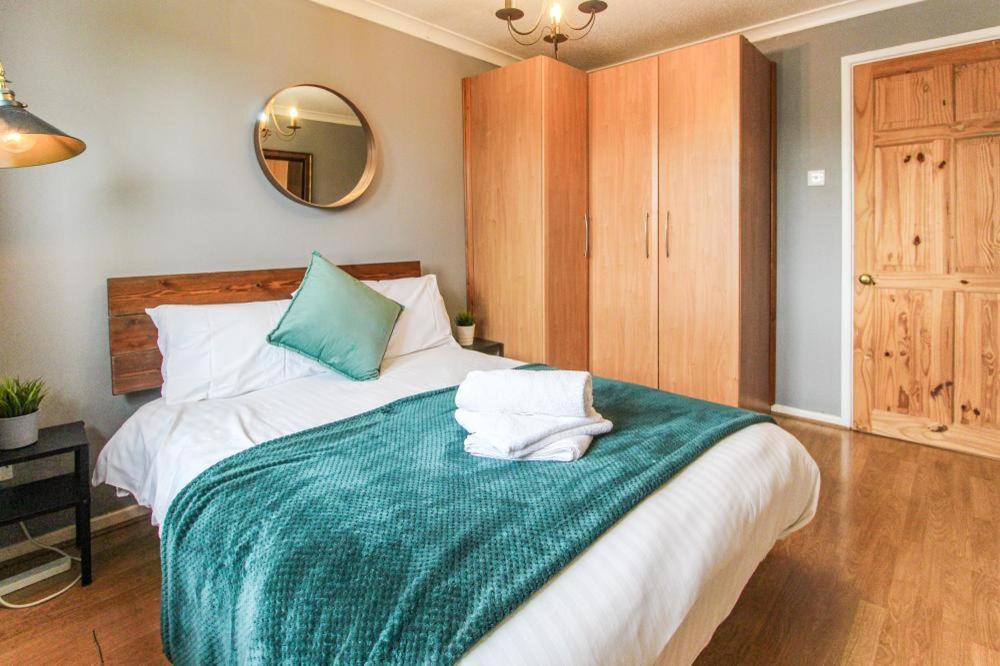 Comfortable 2 Bedroom House with Free Parking