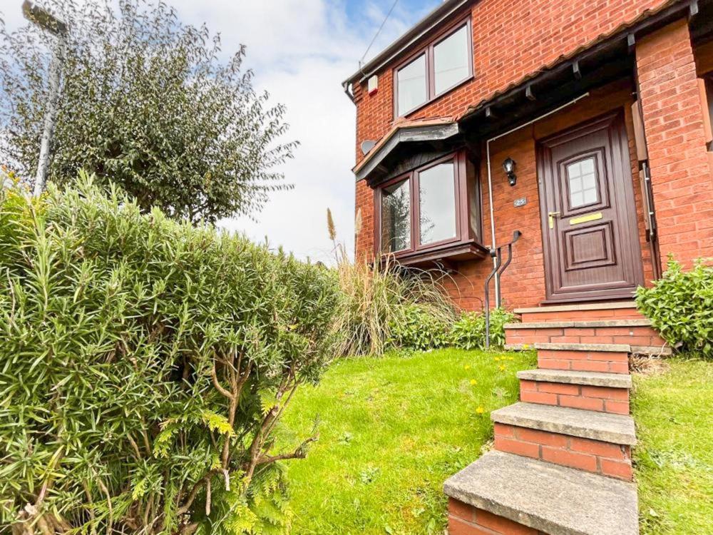 Comfortable 2 Bedroom House with Free Parking