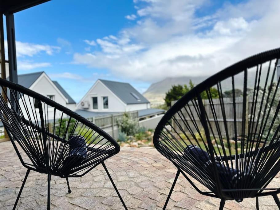 Stylish Garden Retreat view 3