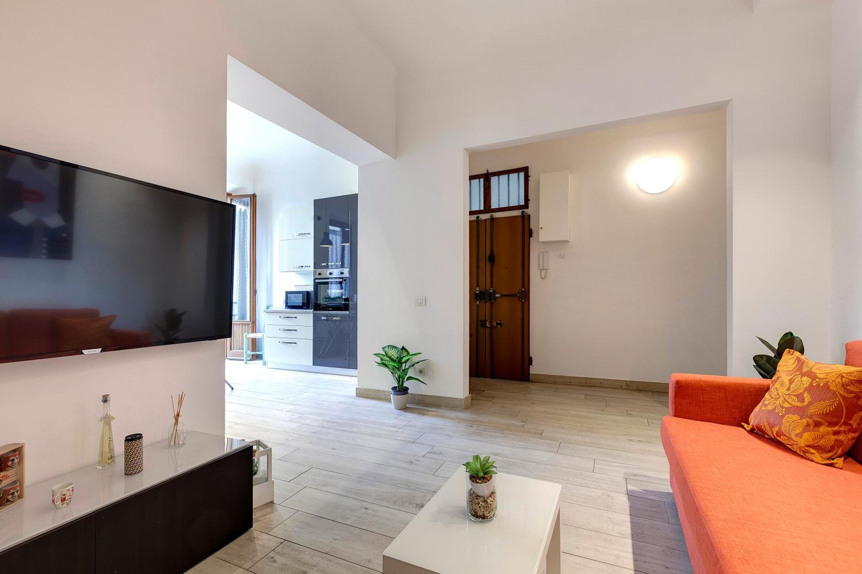 Baldovini Apartment by Mamo Florence