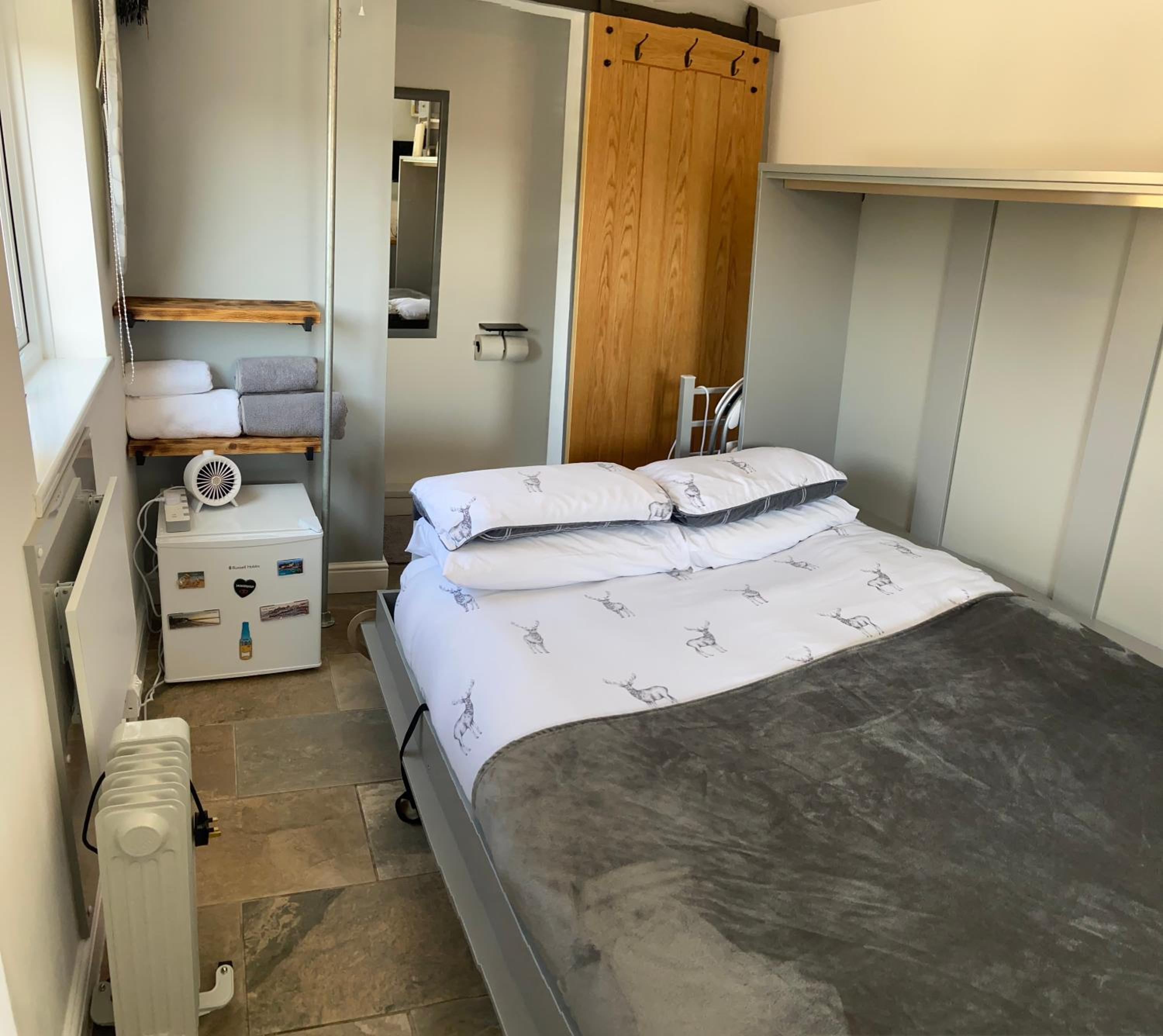 Adorable bedsit for you, partner and your pet! view 5