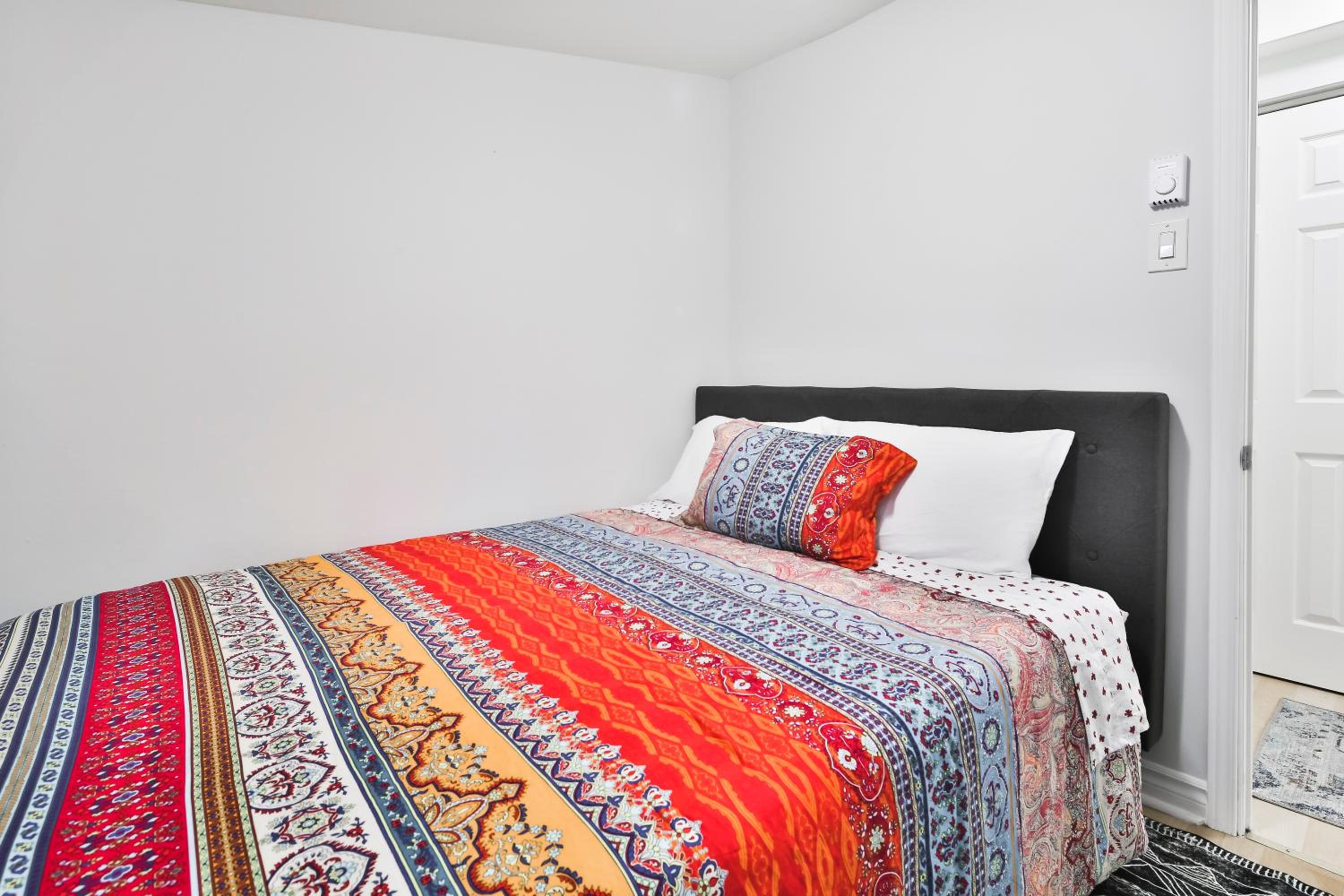 250 METERS to METRO BERRI UQAM - Spacious fully equipped APARTMENTS - 1 FREE PARKING per unit - in-unit Washer & Dryer - fully stocked KITCHEN - WORKSPACE 
