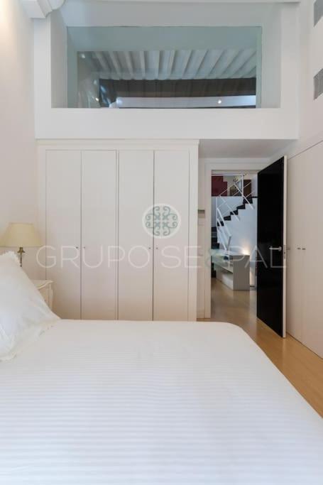 AD10 Amazing House near Cathedral by Antonia Diaz street view 2