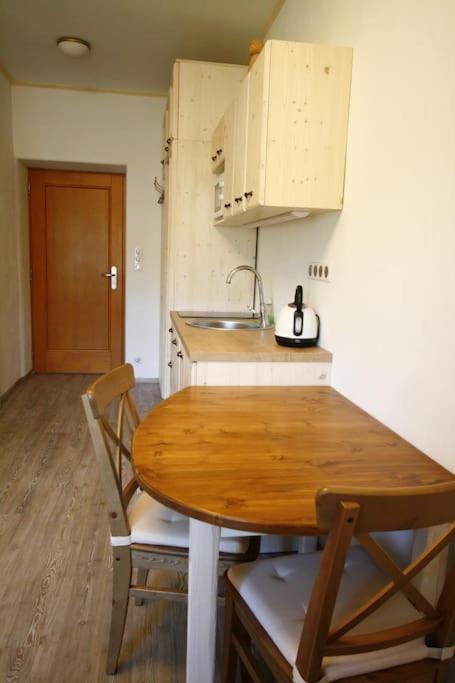 Červený Stylový Apartmán 3 km od Malé Skály