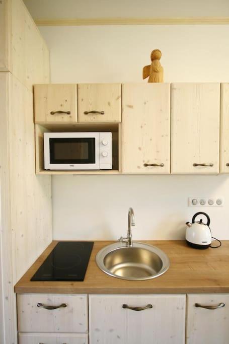 Červený Stylový Apartmán 3 km od Malé Skály