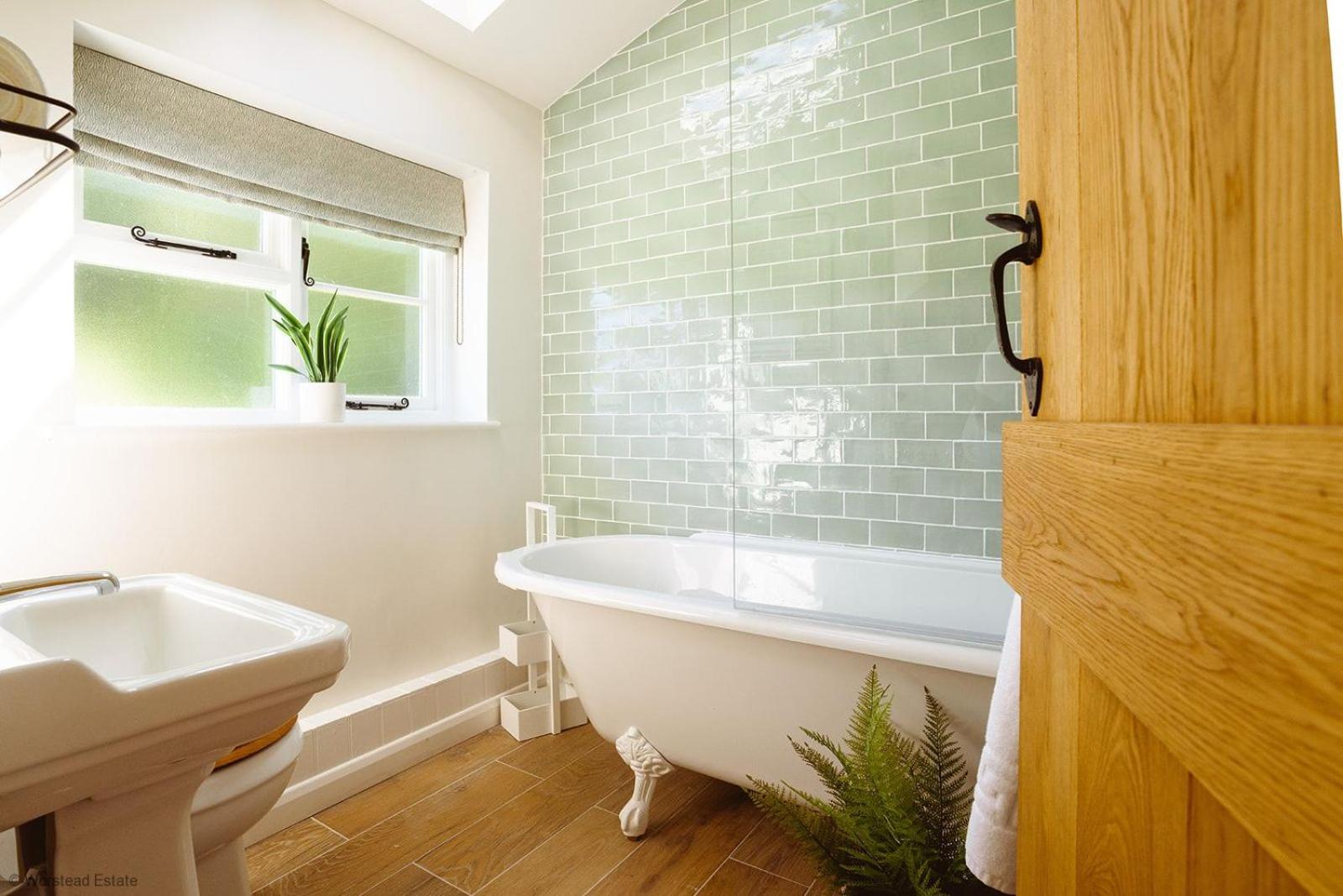 New Lane Cottage, Holiday Cottage in Norfolk, Hot tub, Sleeps 4 view 3
