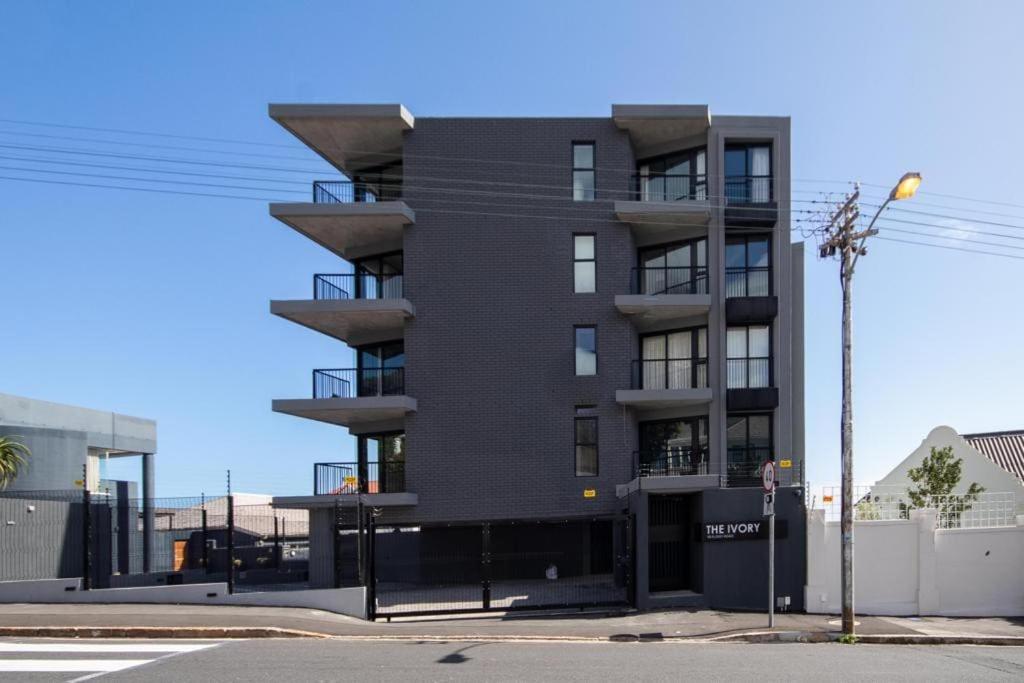 Cosy 1 Bed in Sea Point The Ivory view 3
