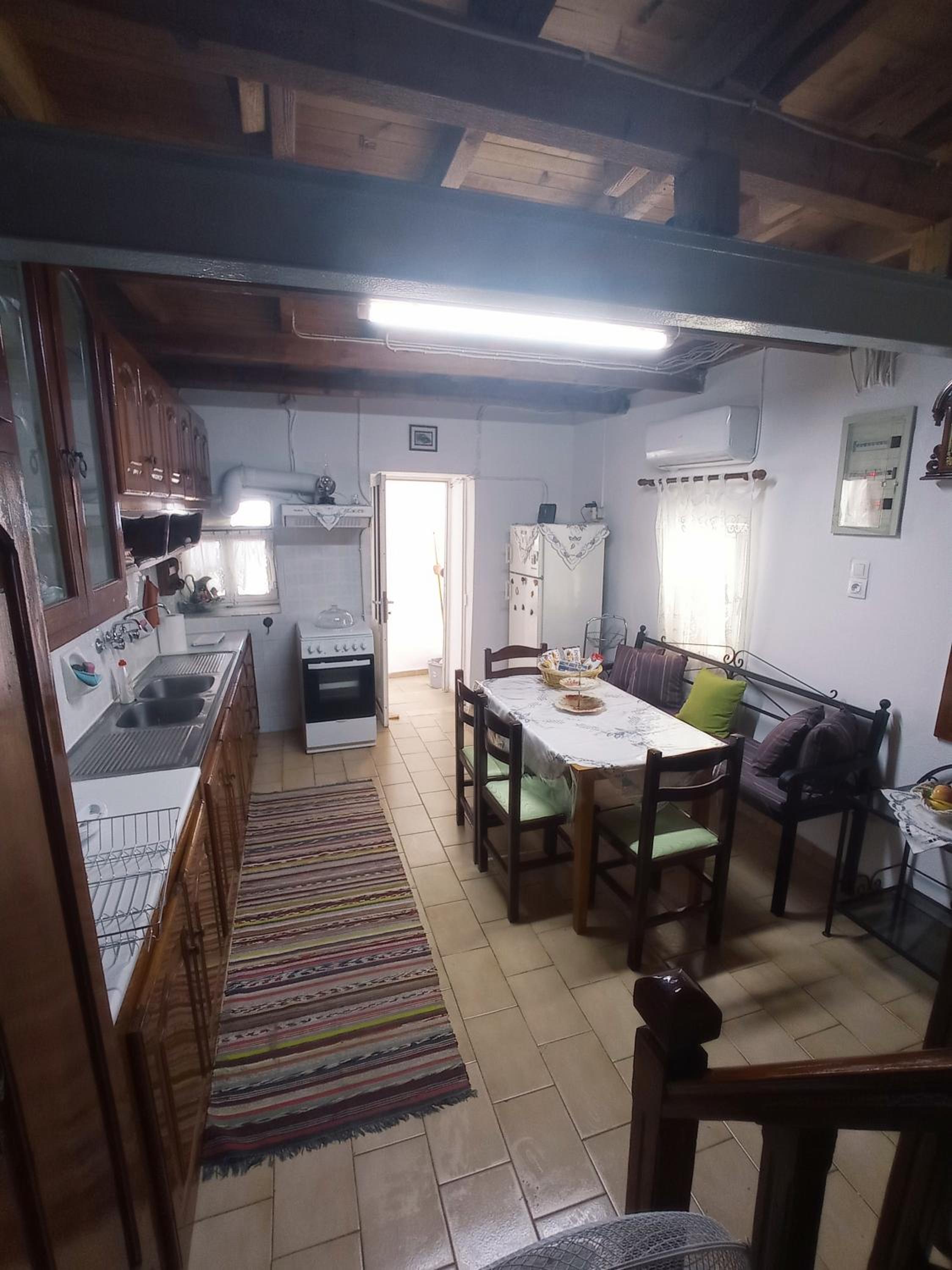 Vaggelitsa's House en Pythagoreio — kitchen