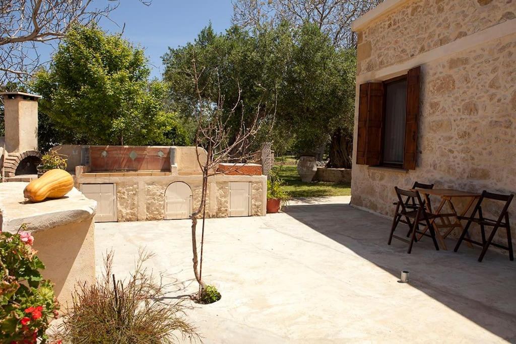 Cretan cottage of 1900 with beautiful olive yard