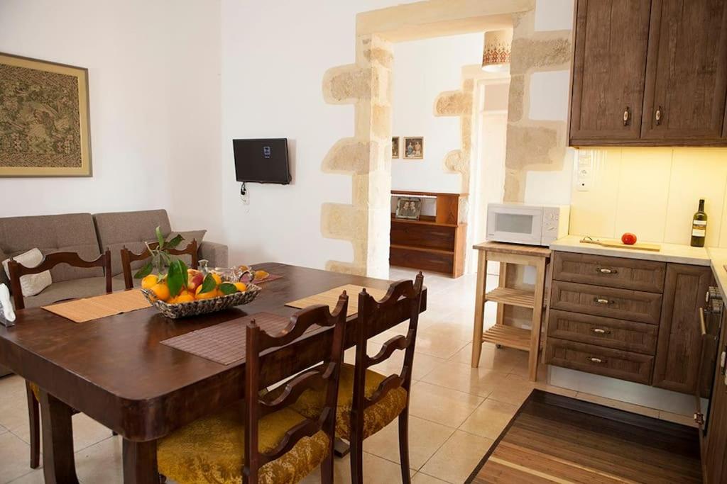 Cretan cottage of 1900 with beautiful olive yard