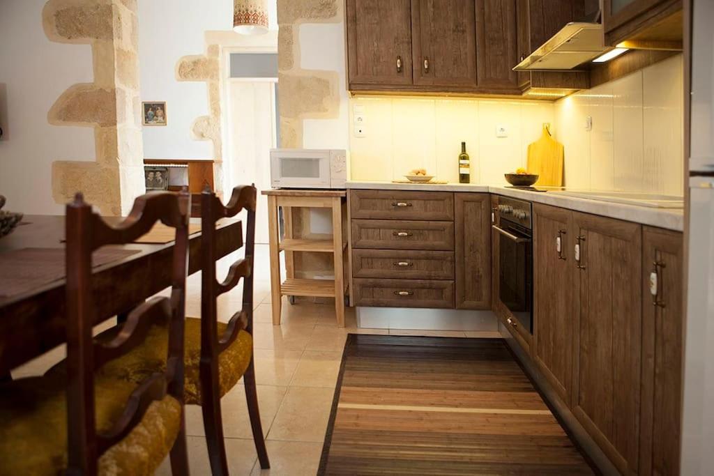 Cretan cottage of 1900 with beautiful olive yard