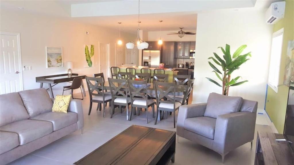 Private 4BR-5 Bath Luxury Villa with Pool in Gated Community near beaches view 5