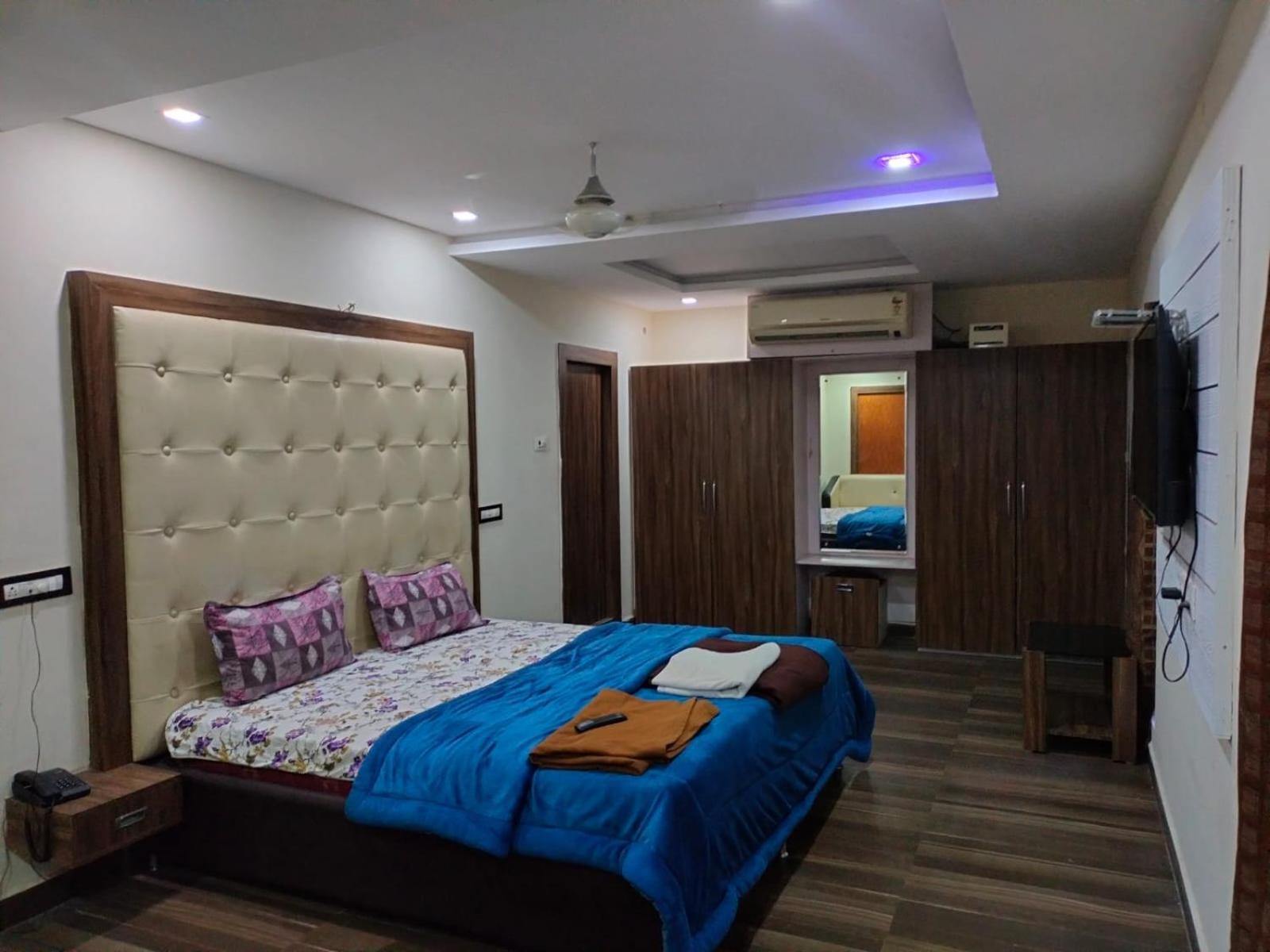Mahathi Residency